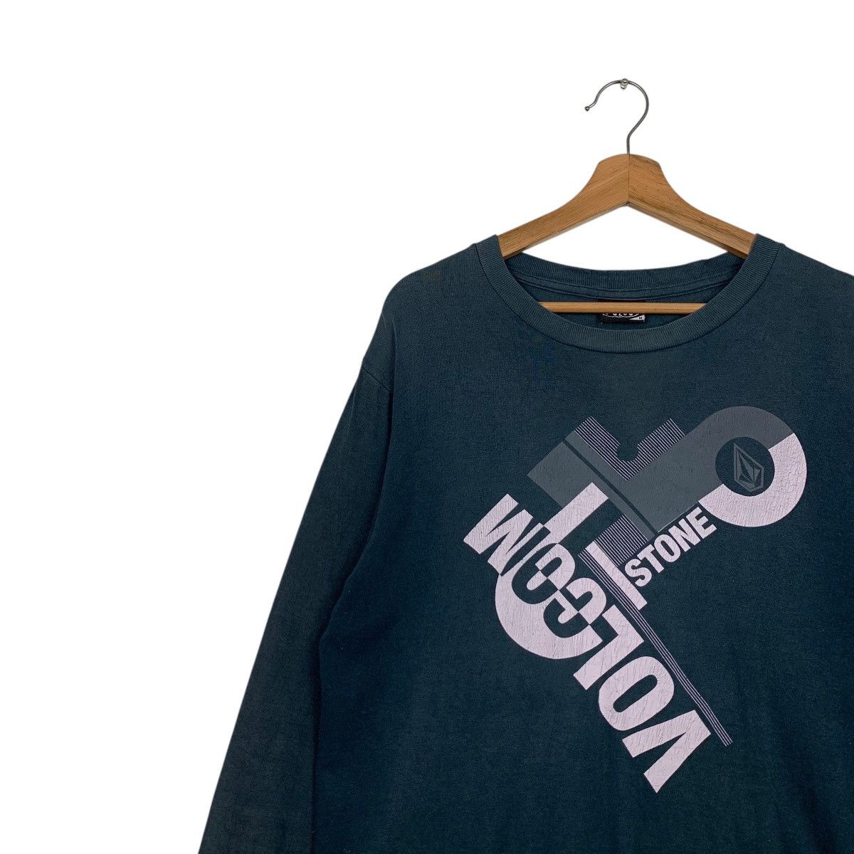 Volcom 90’s Trashed VOLCOM Big Logo Long Sleeve Tees #2603-C117 Size US M / EU 48-50 / 2 - 6 Thumbnail