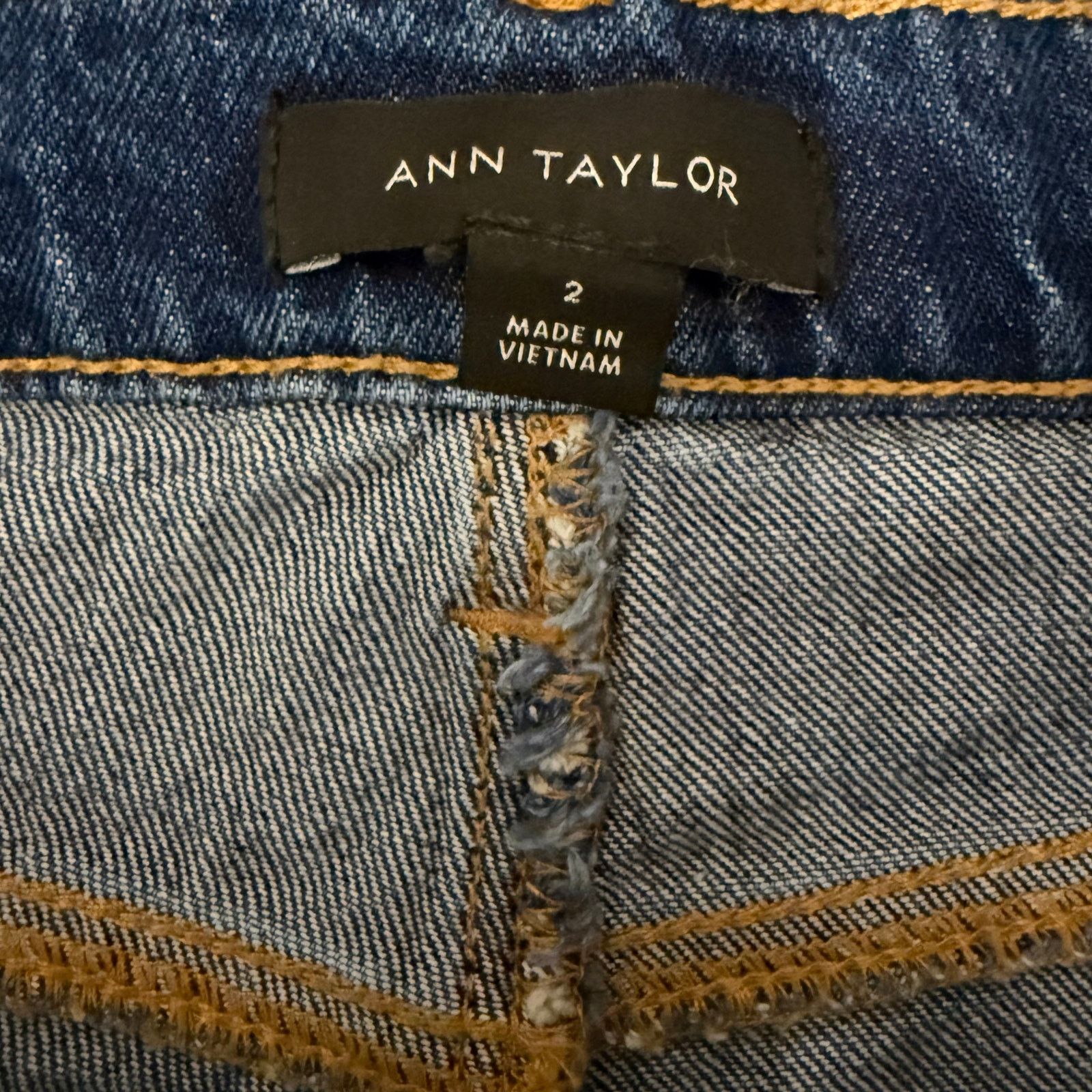 Ann Taylor Ann Taylor The Straight Mid Rise Jeans WIth Raw Hems | 2 Size 26" / US 2 / IT 38 - 3 Thumbnail