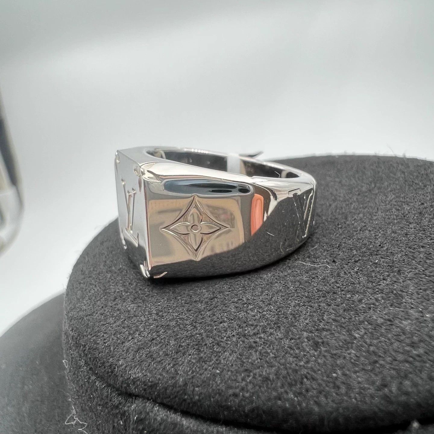 Louis Vuitton LV Silver Seal Ring Mint L Size ONE SIZE - 3 Thumbnail