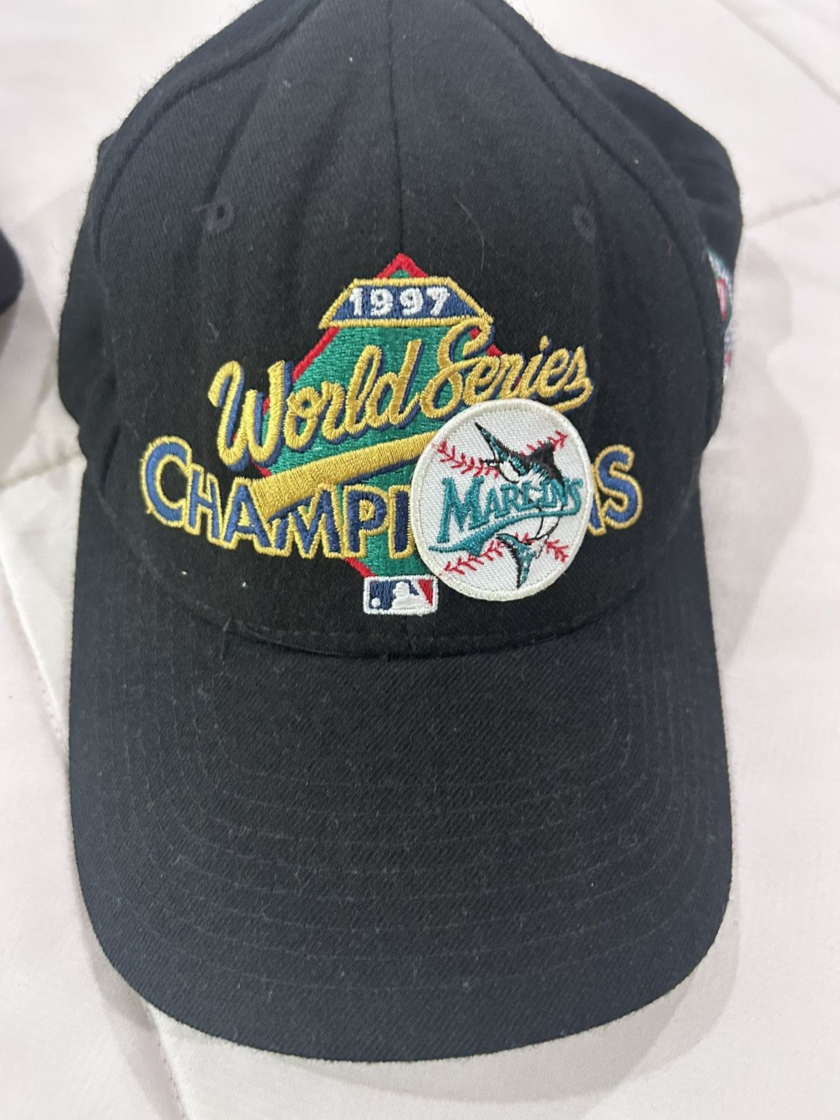 MLB × NFL × Vintage Vintage Miami Hat Package Size ONE SIZE - 3 Thumbnail