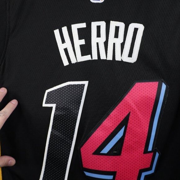 Nike Nike Swingman Tyler Herro Miami Heat Basketball Jersey Size US L / EU 52-54 / 3 - 11 Thumbnail