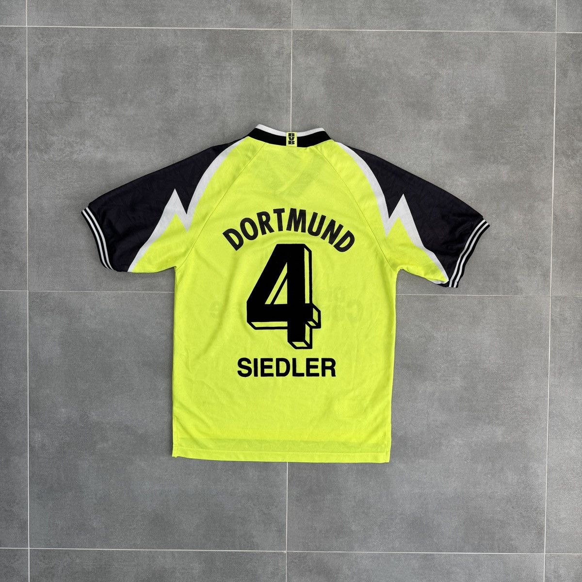 Nike Vintage Nike Borussia Dortmund 1995/1996 Home Soccer Shirt Size US M / EU 48-50 / 2 - 13 Thumbnail