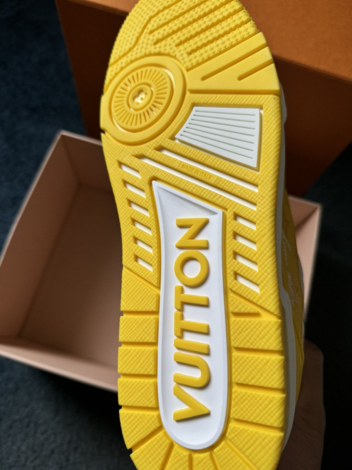Louis Vuitton Louis Vuitton Trainer White Yellow Monogram Size US 10 / EU 43 - 3 Thumbnail