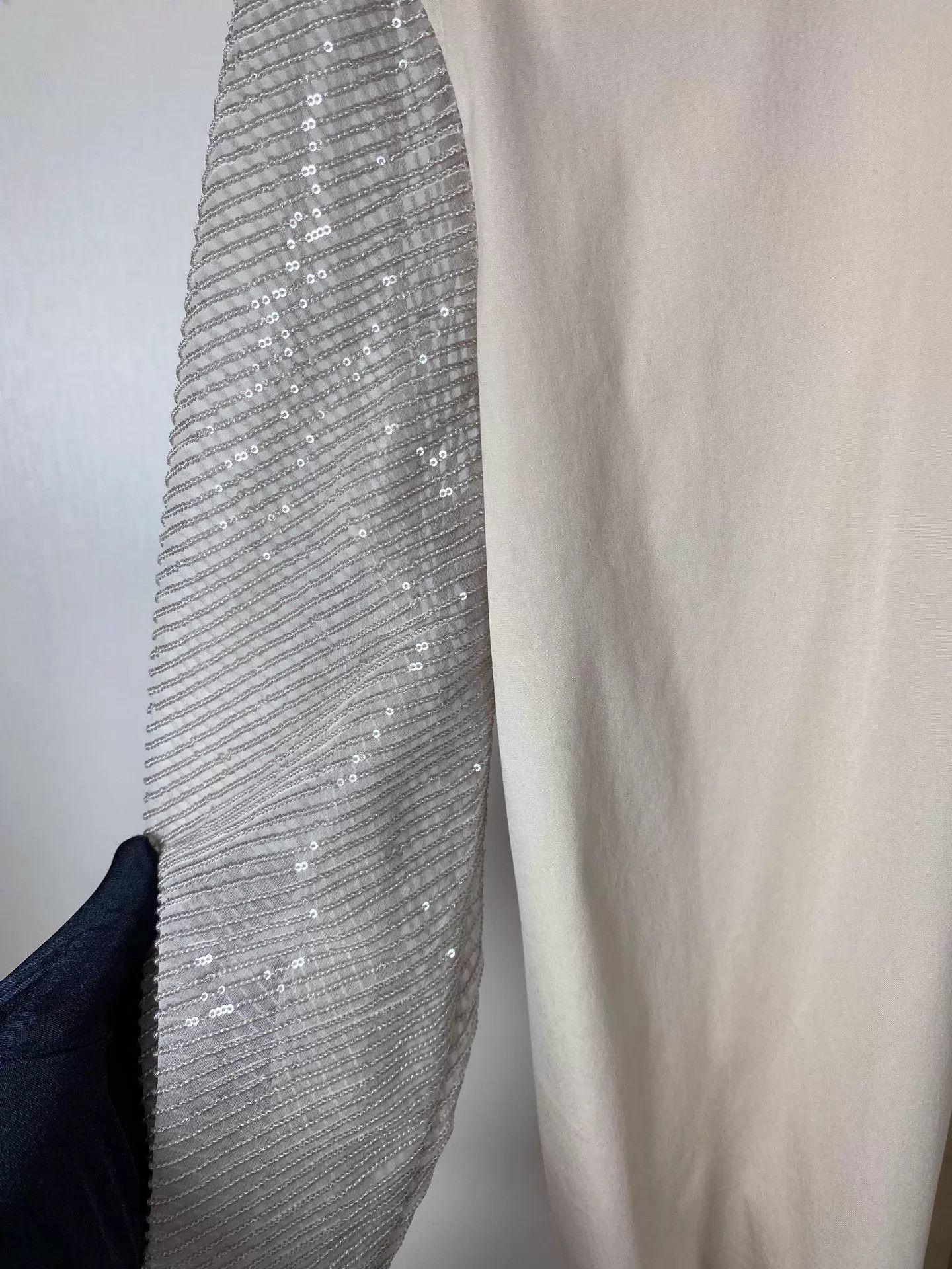 Brunello Cucinelli Brunello Cucinelli Silk Sequin-Sleeve Panel Shirt S 99N Size S / US 4 / IT 40 - 5 Thumbnail