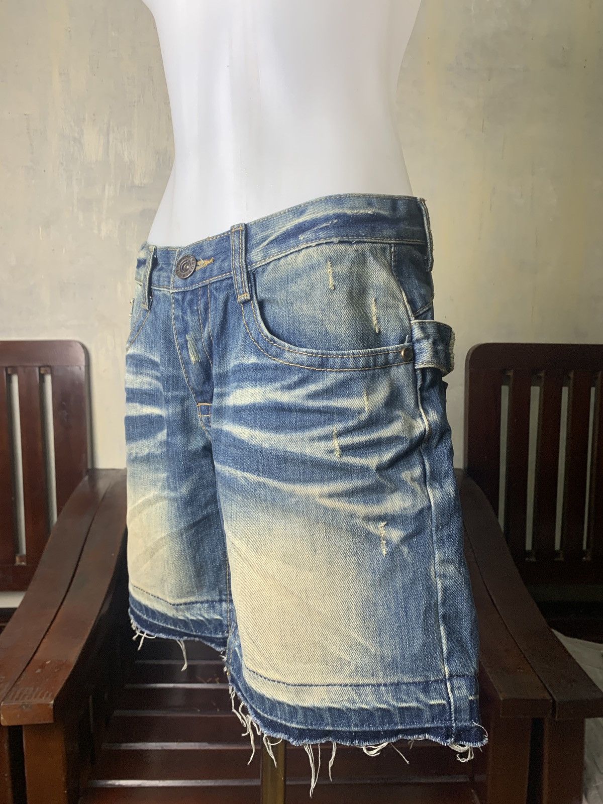 Japanese Brand Luvis Jeans Washed Cute Embroidered Pocket Mini Jeans Shorts Size 27" / US 4 / IT 40 - 3 Thumbnail