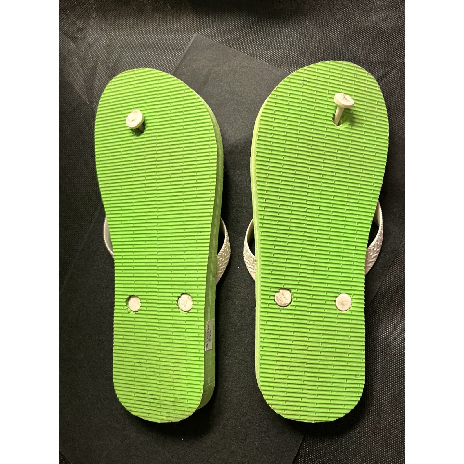 Vintage Bacardi Mojito Flip Flops Women’s Size 7-8 Green Used Like Rubber Sandal Summer Flip Flop Size US 8 / IT 38 - 2 Thumbnail
