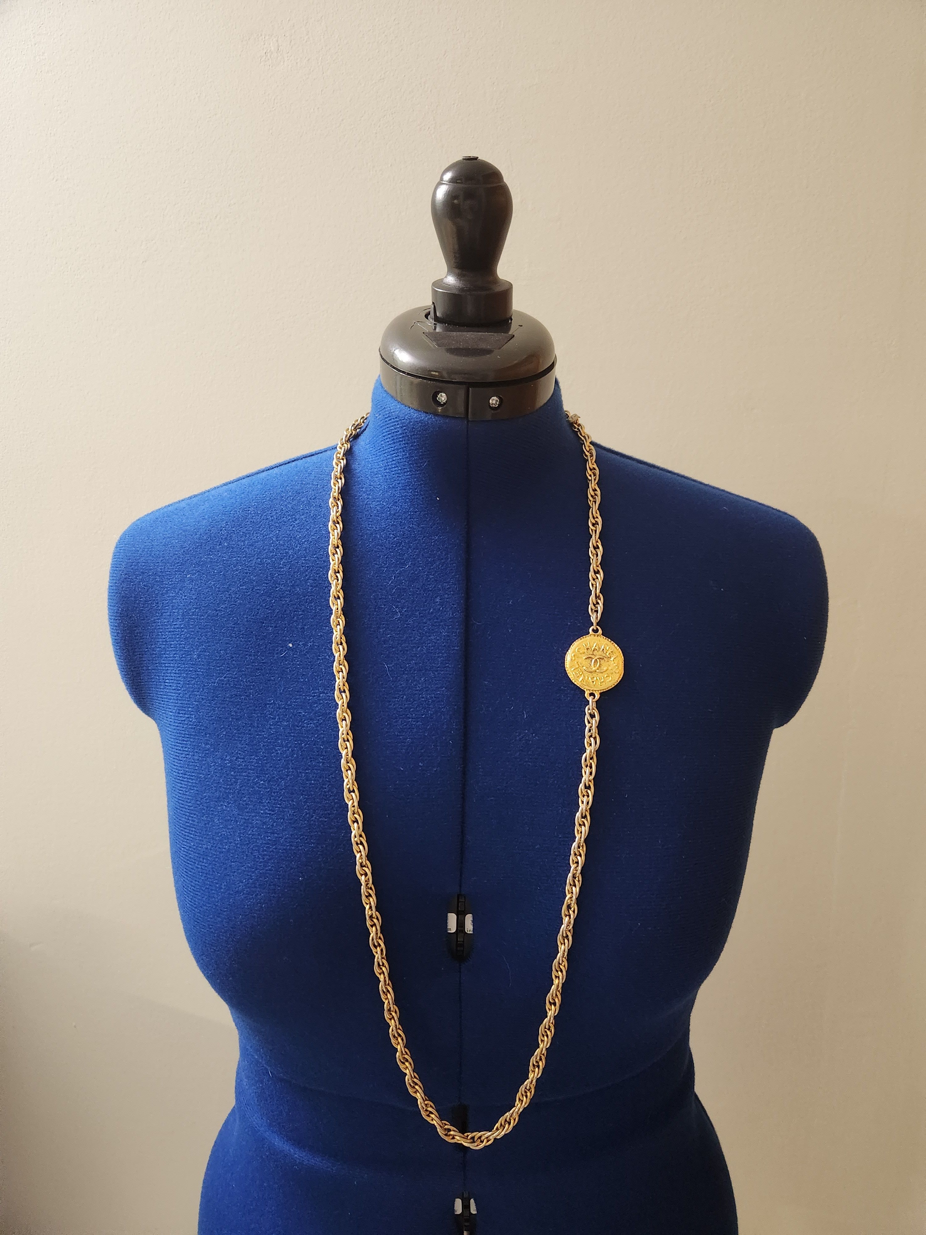 Archival Vintage CHANEL Medallion chain - View 2