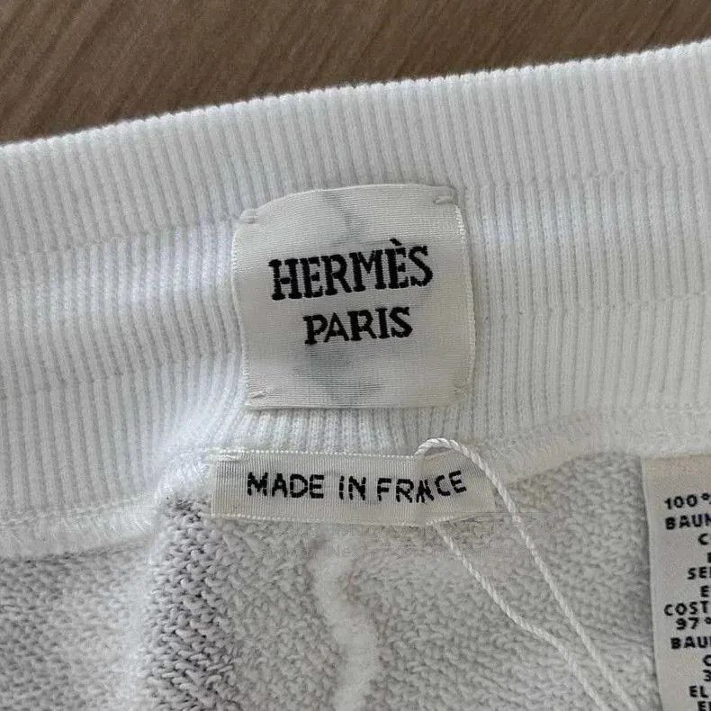 Hermes Hermes Street Print White Shorts. Size US 34 / EU 50 - 4 Thumbnail