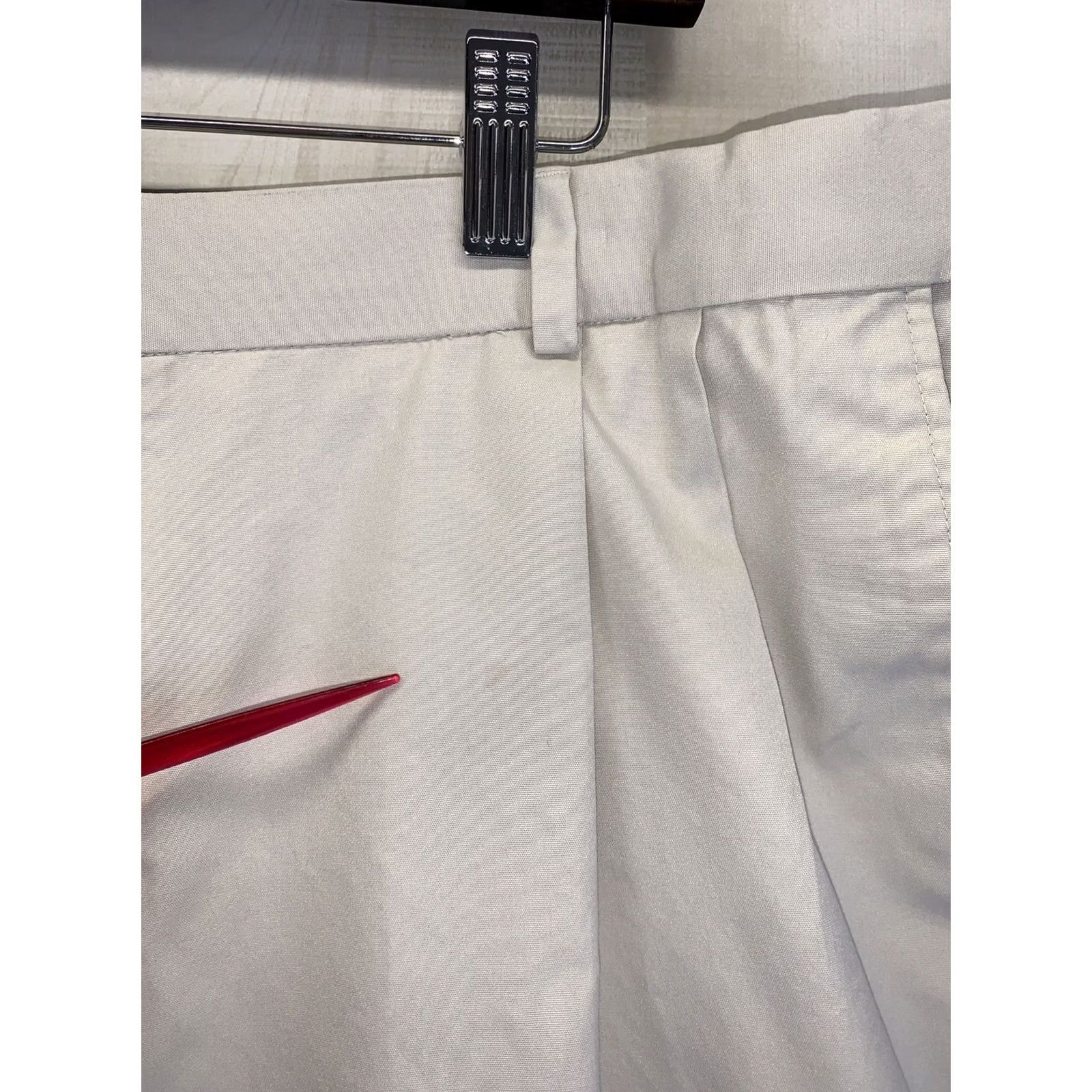 Pendleton VINTAGE Pendleton Mens Pleated Khaki Shorts 40 Beig e Cotton Blend Front Pleated Chino 90s Casual, Travel, Workwear Mens Size US 40 / EU 56 - 3 Thumbnail
