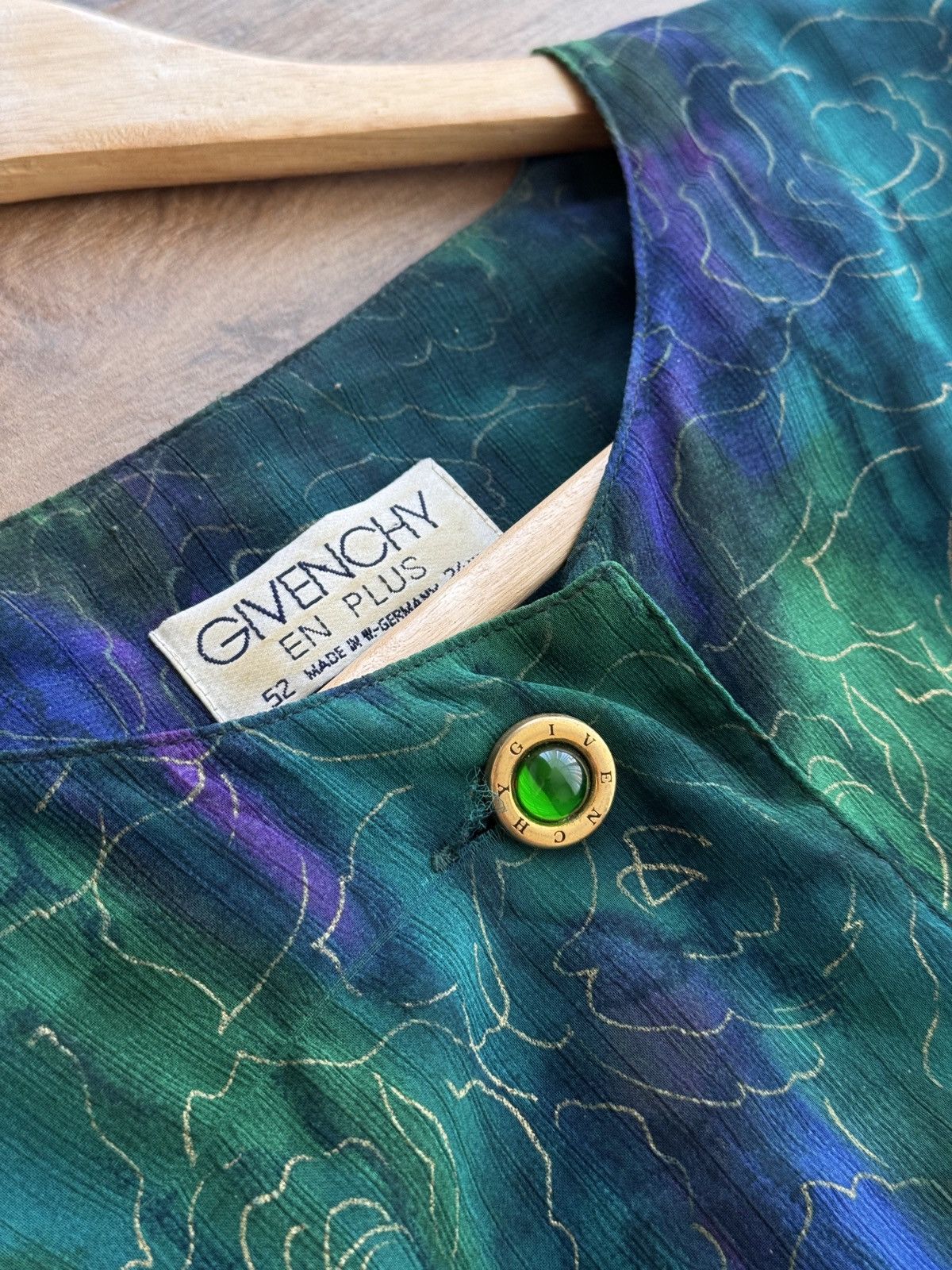 Givenchy × Vintage Vintage Givenchy En Plus Luxury Light Green Top Skirt Set Size 30" / US 8 / IT 44 - 4 Thumbnail
