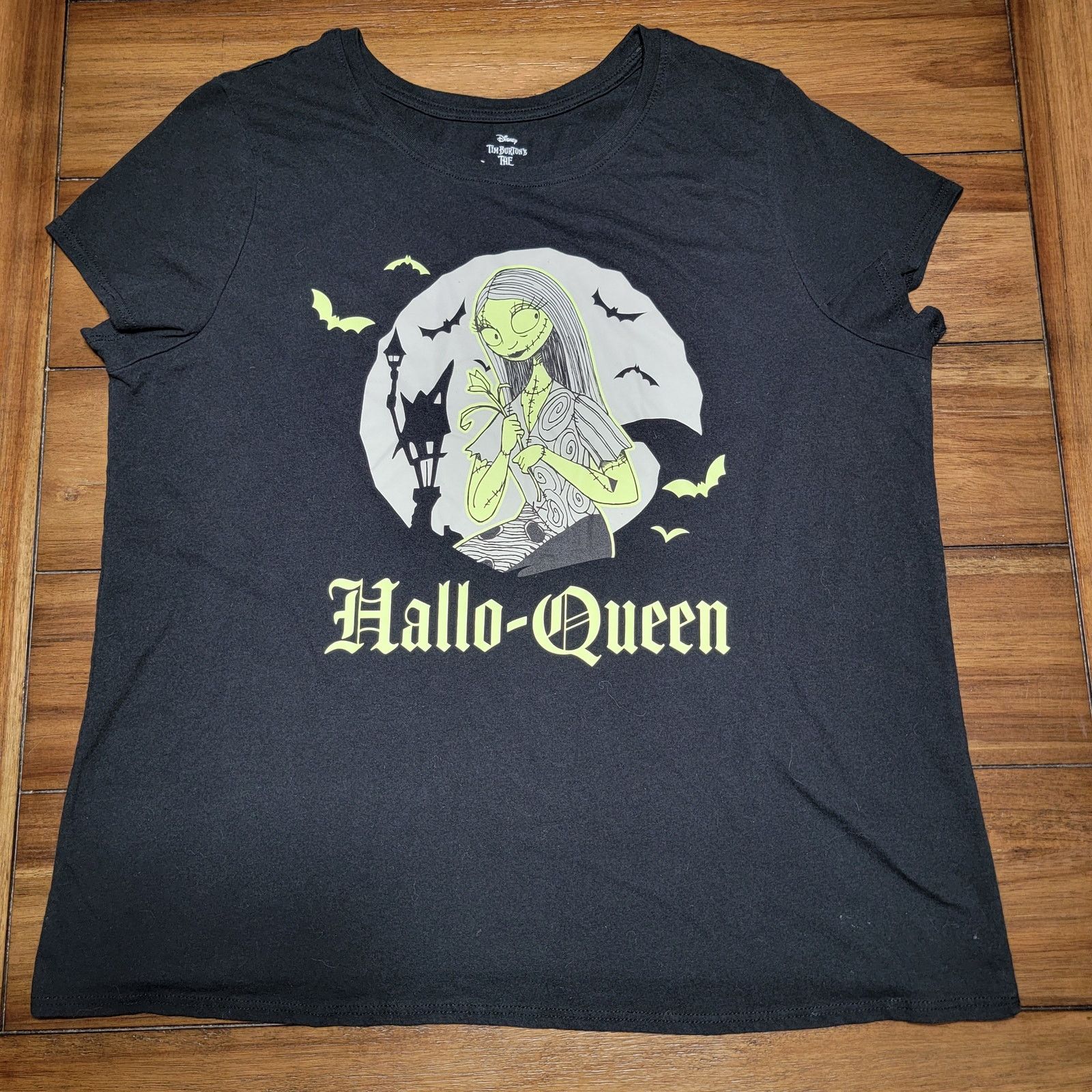Disney Disney NBC Glow-in-the-Dark Black Tee "Hallo-Queen" - Large Size L / US 10 / IT 46 - 1 Thumbnail