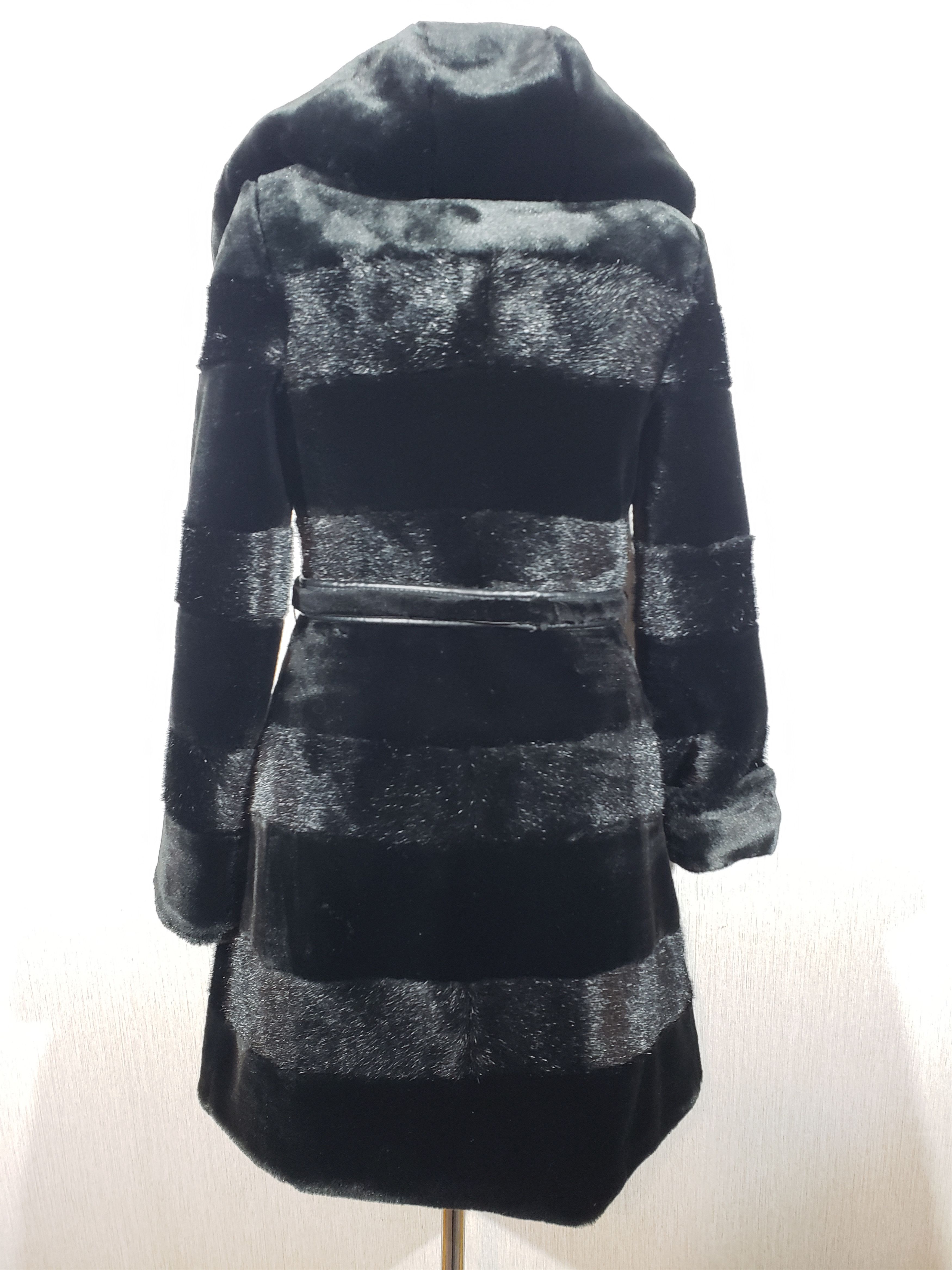 Other Women's fur coat made of warm, reliable faux fur. Size S / US 4 / IT 40 - 4 Thumbnail
