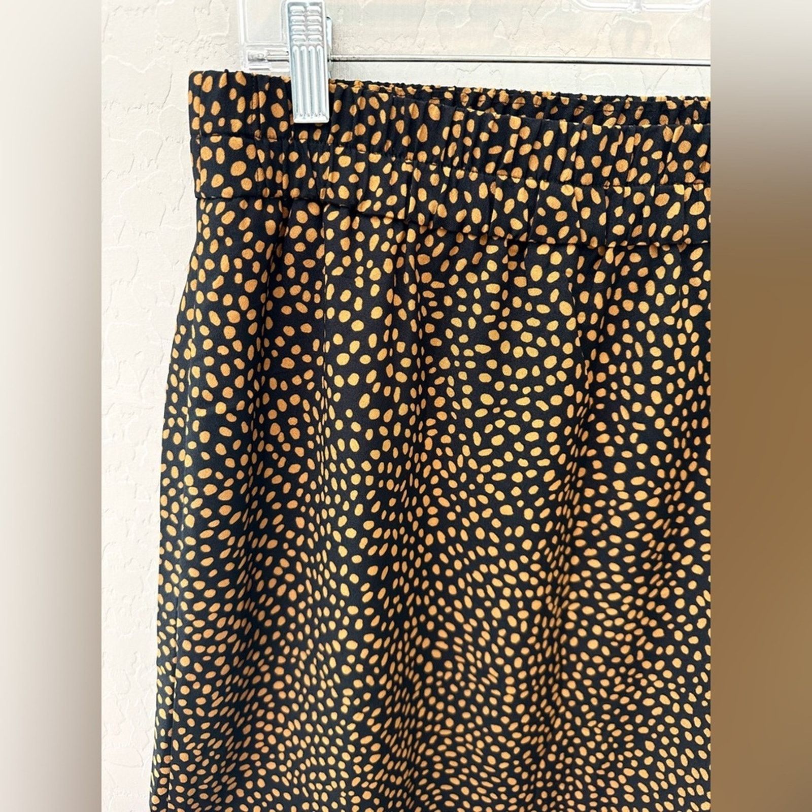 J.Crew J.CREW | Black Gold Polka Dot Classic Side Slit Midi Skirt Size 30" / US 8 / IT 44 - 2 Thumbnail