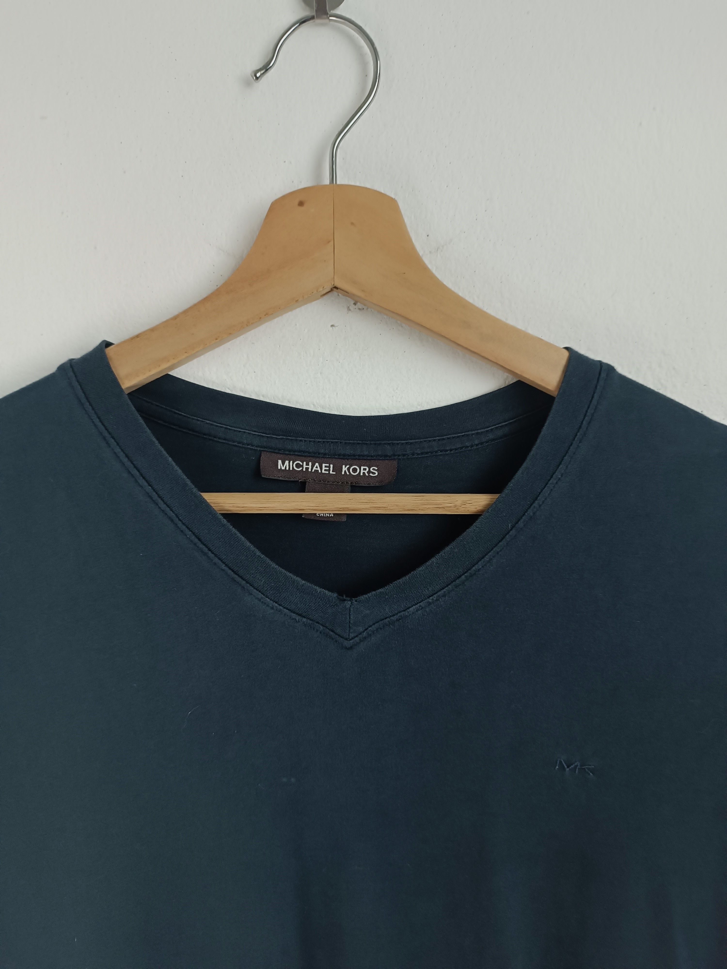 Michael Kors VINTAGE FADED MICHAEL KORS DISTRESSED V NECK TEE Size US L / EU 52-54 / 3 - 7 Thumbnail
