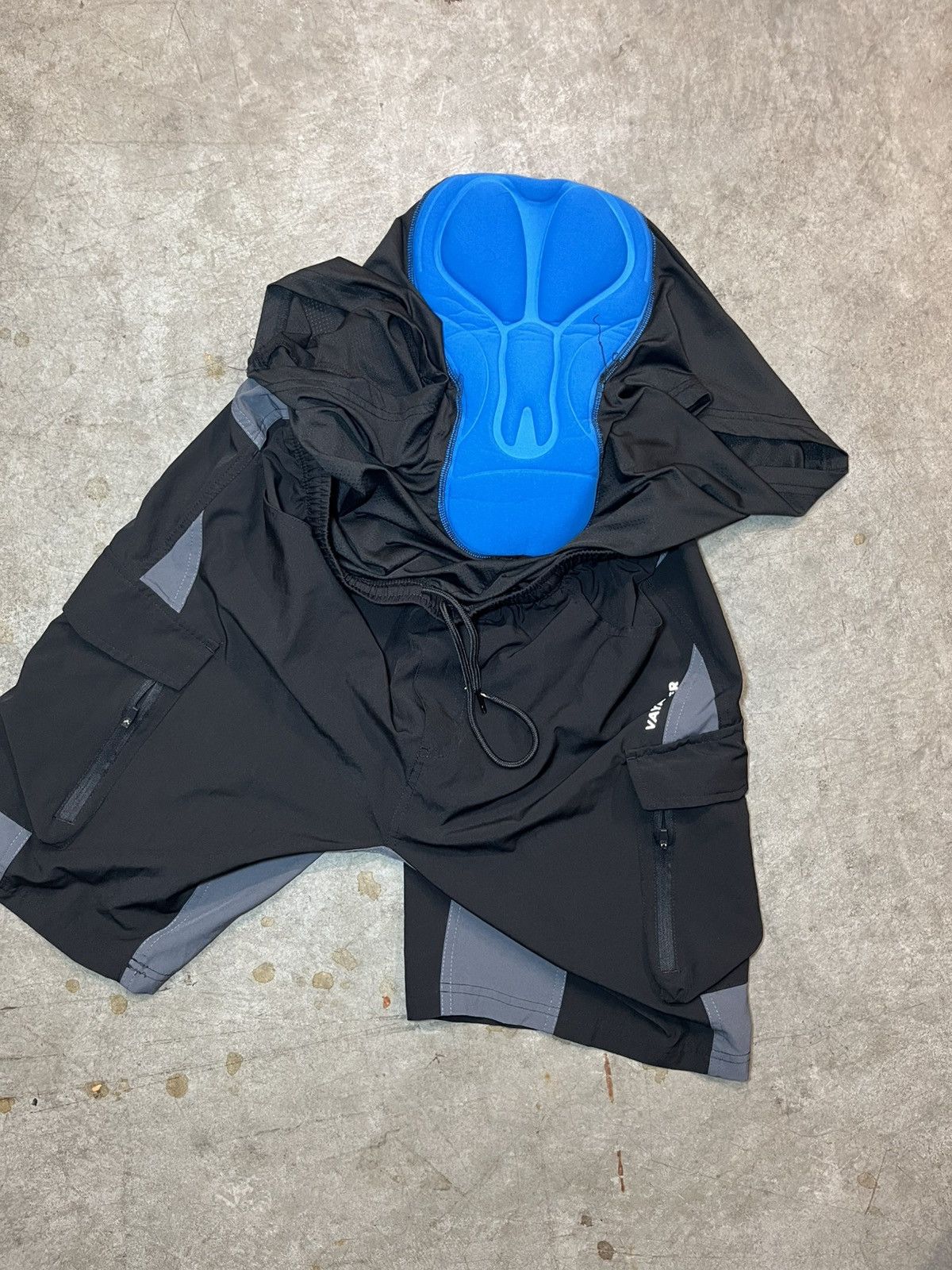 Other VAYAGER Mountain Biking Padded Cycling Mens (L) Black Shorts Size US 30 / EU 46 - 4 Thumbnail