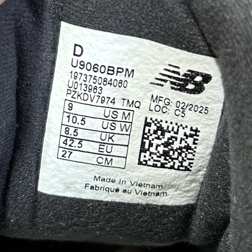 New Balance New Balance 9060 Triple Black Cat Suede U9060BPM Men's 9 NEW Size US 9 / EU 42 - 5 Thumbnail