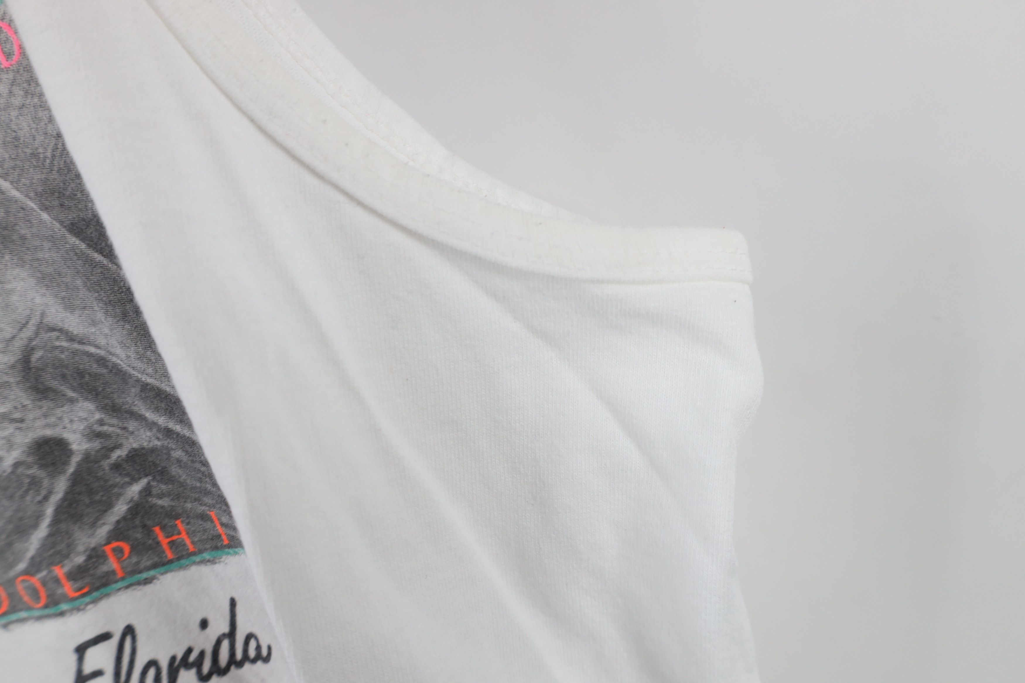 Vintage Vintage 90s Sea World Dolphin Florida Tank Top T-Shirt USA Size US L / EU 52-54 / 3 - 9 Thumbnail