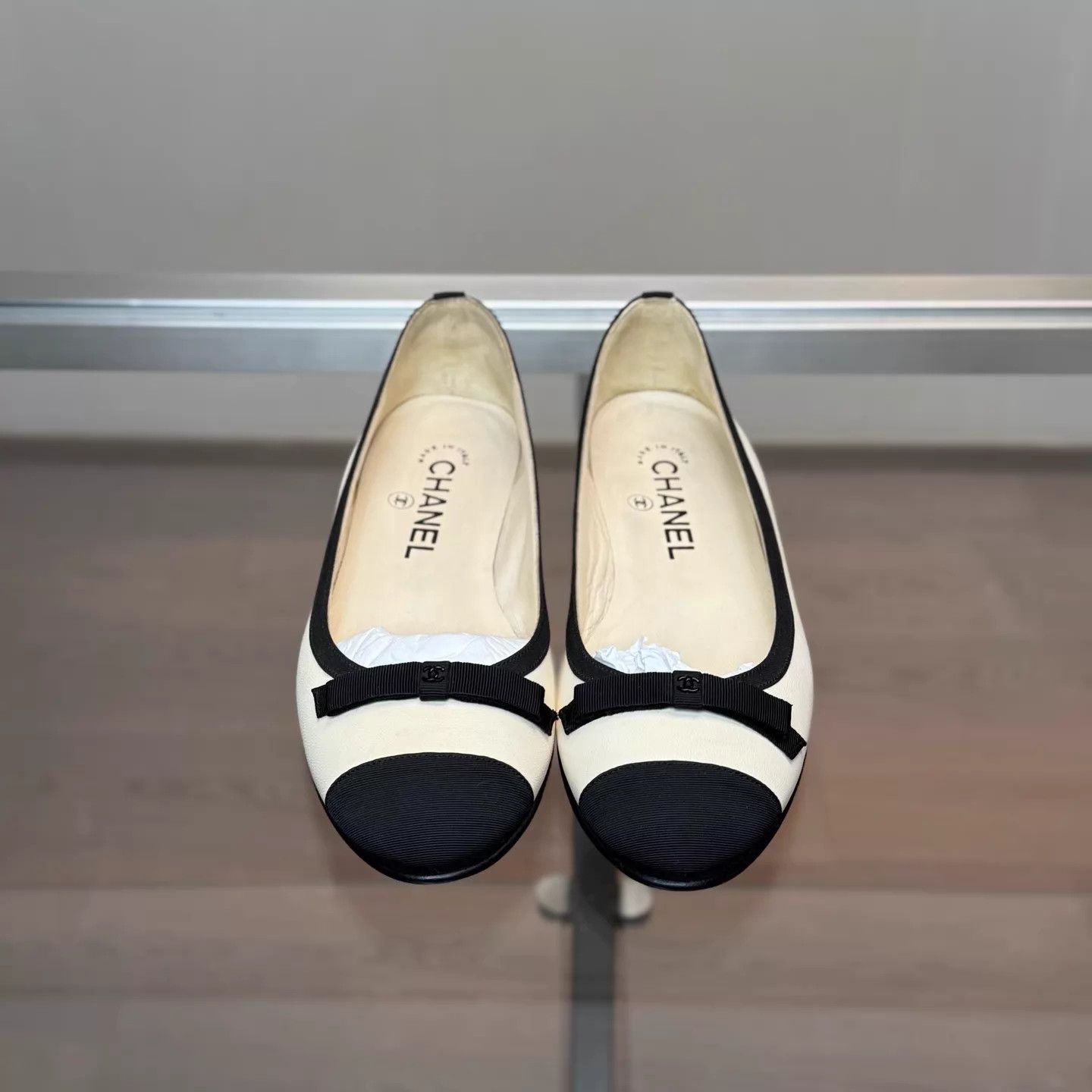 Chanel Chanel Black & White Bow Flat Shoes 36 New Unworn Size US 5.5 / IT 35.5 - 5 Thumbnail