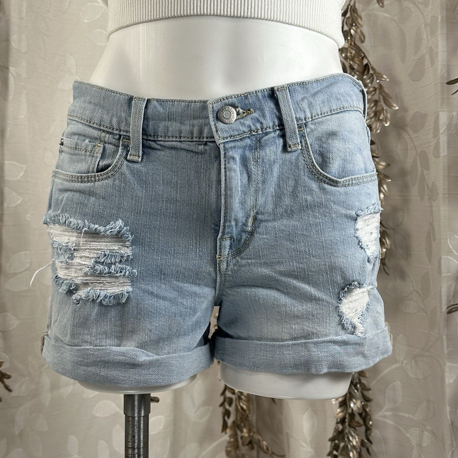 Old Navy Old Navy Boyfriend Denim Shorts Size 8 Light Wash Distressed Size 29" - 1 Thumbnail