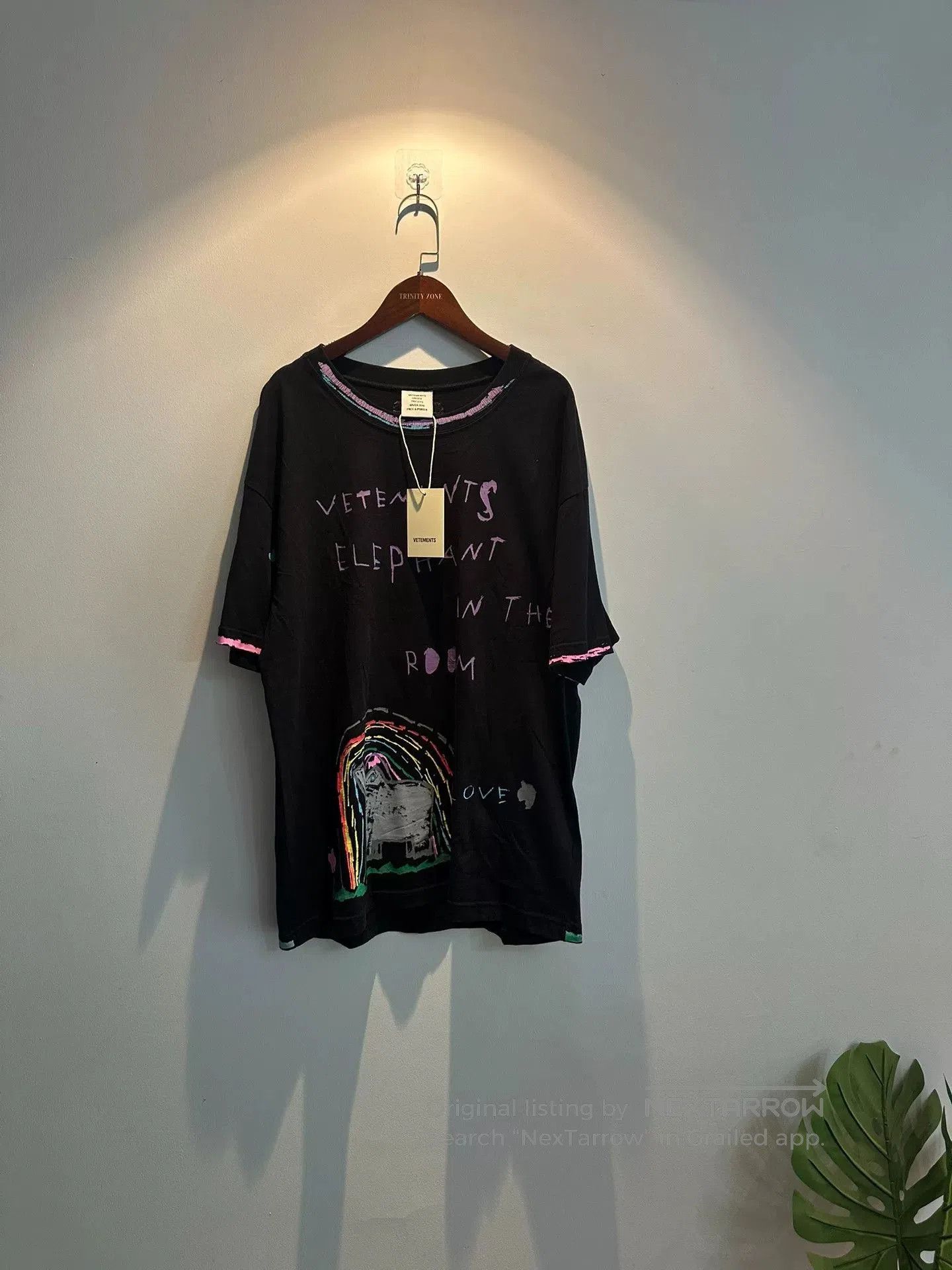vetements elephant graffiti short sleeve shirt.