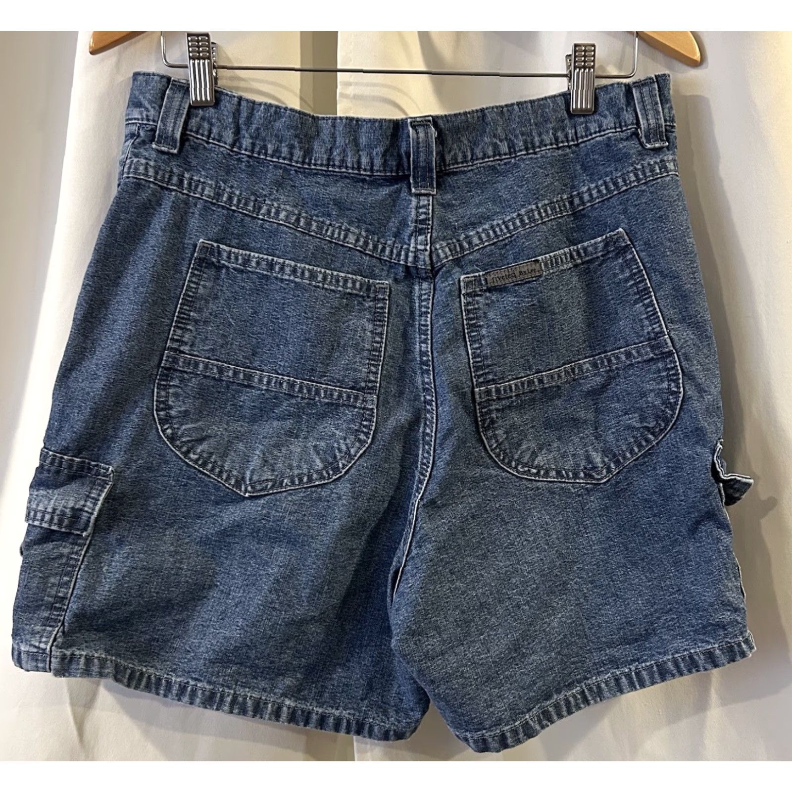 Lee VINTAGE Lee Riveted Jean Shorts 90s Blue Denim High Rise 12 Women's Denim Shorts 5-Pocket Inseam 4.5 in Casual Wear Size 34" / US 12 / IT 48 - 3 Thumbnail