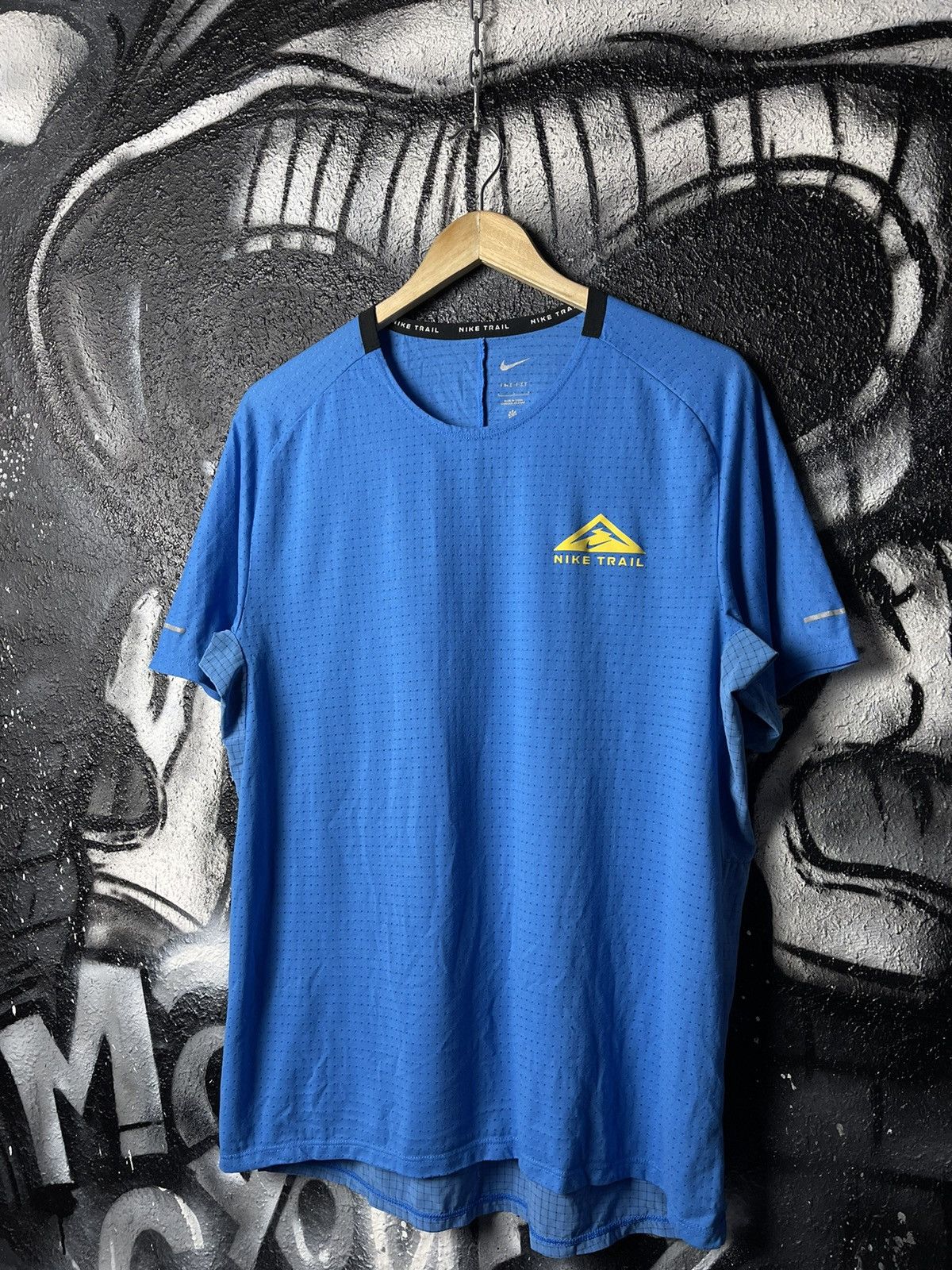 Nike Nike Dri-Fit Solar Chase Trail T-Shirt Men’s Size Large Size US L / EU 52-54 / 3 - 1 Thumbnail