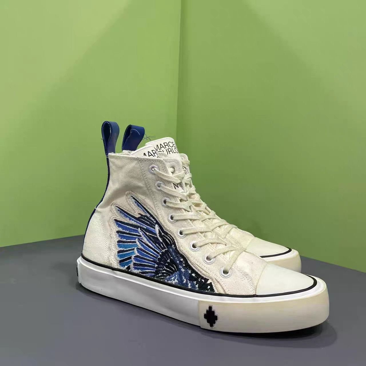 Marcelo Burlon Marcelo Burlon MB White & Blue Wings Sneakers K15 Size US 8 / EU 41 - 3 Thumbnail