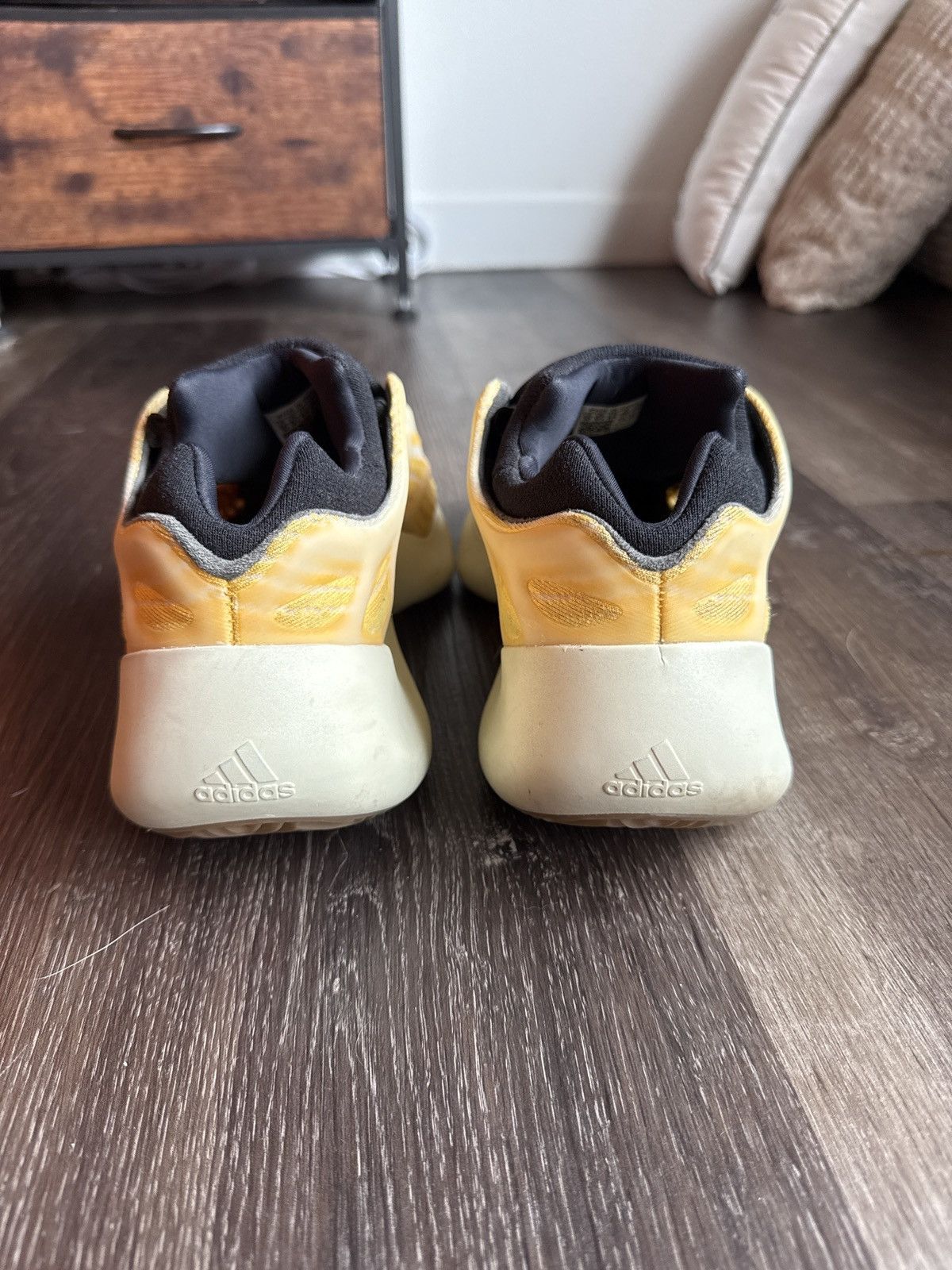 Adidas × Kanye West Yeezy 700 Mono Safflower size 10 Size US 10 / EU 43 - 4 Thumbnail