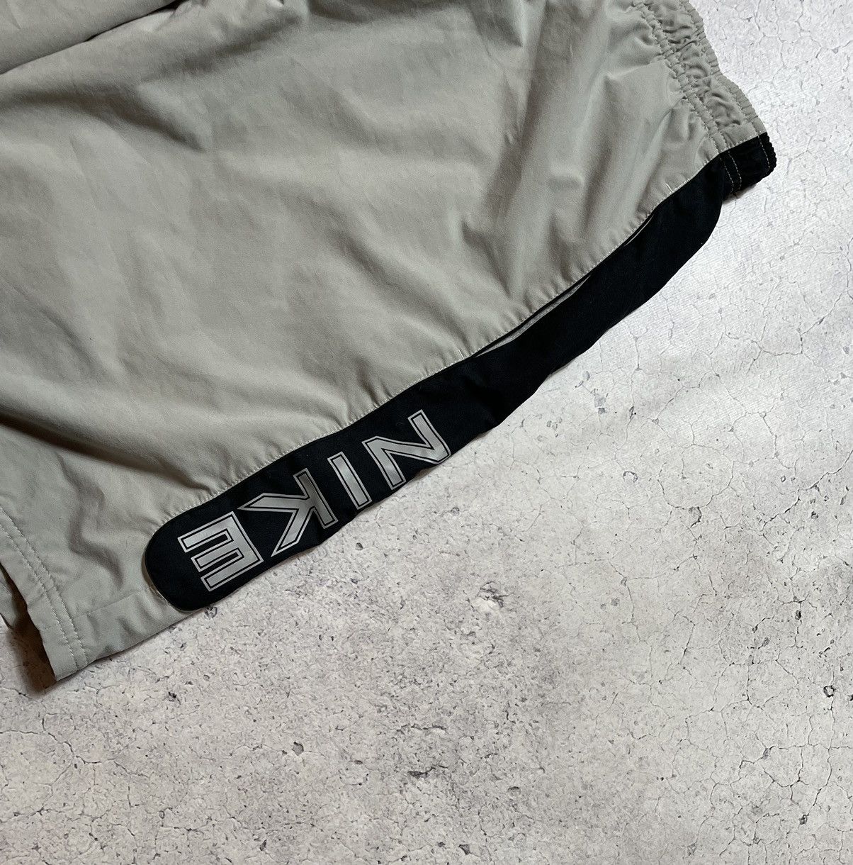 Nike × Vintage Nylon Vintage Nike Swoosh Logo Drill Shorts Y2K Size US 38 / EU 54 - 4 Thumbnail