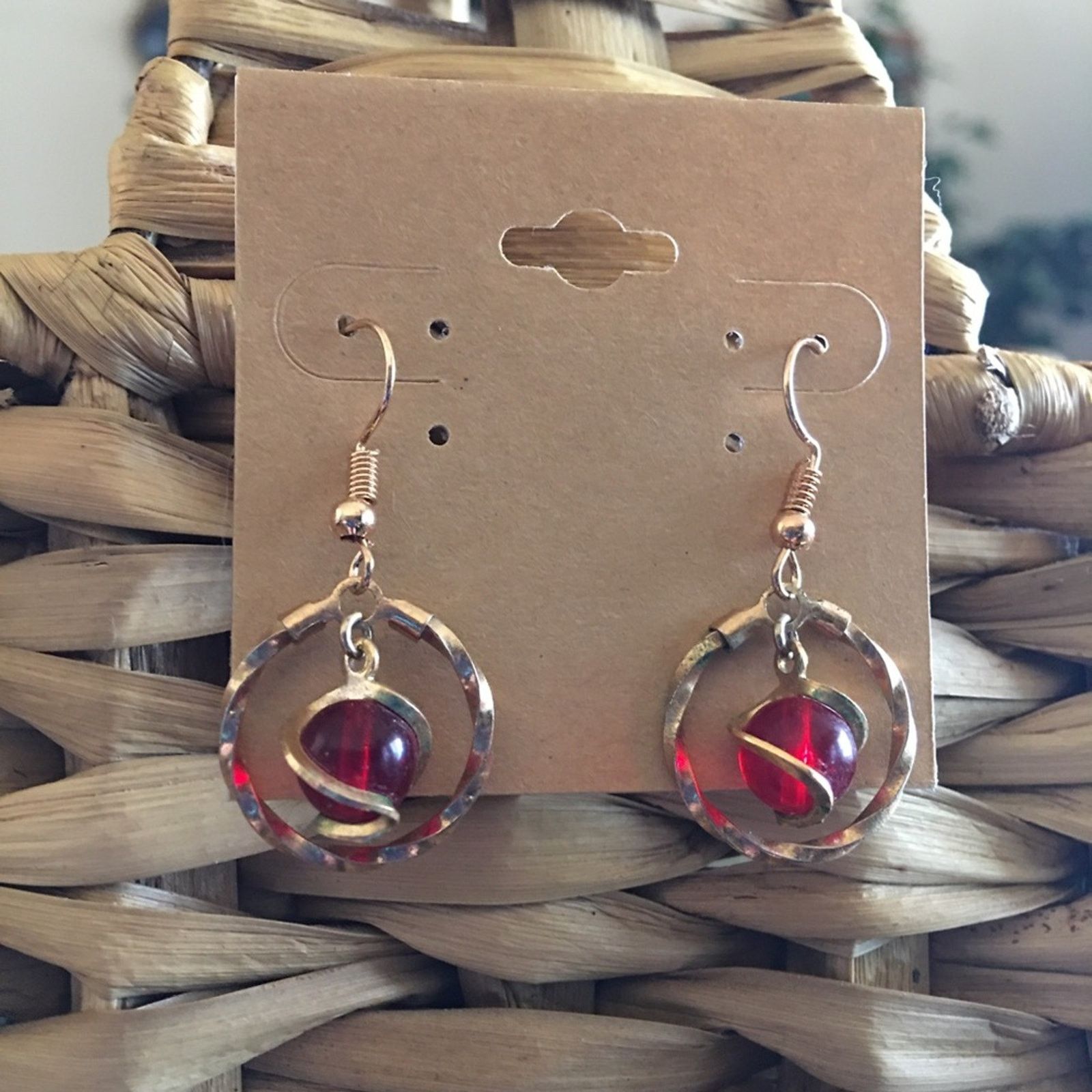 Vintage Vintage red glass gold tone dangle earrings Size ONE SIZE - 1 Thumbnail
