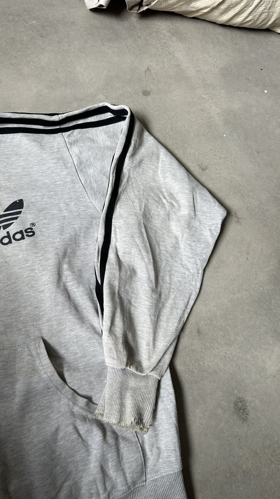Adidas VINTAGE ADIDAS ORIGINALS HOODIE DISTRESSED Size US XL / EU 56 / 4 - 7 Thumbnail