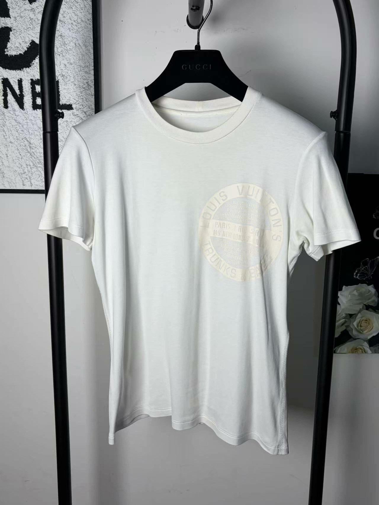 Louis Vuitton Louis Vuitton Retro White T-Shirt l Men Size US L / EU 52-54 / 3 - 1 Thumbnail