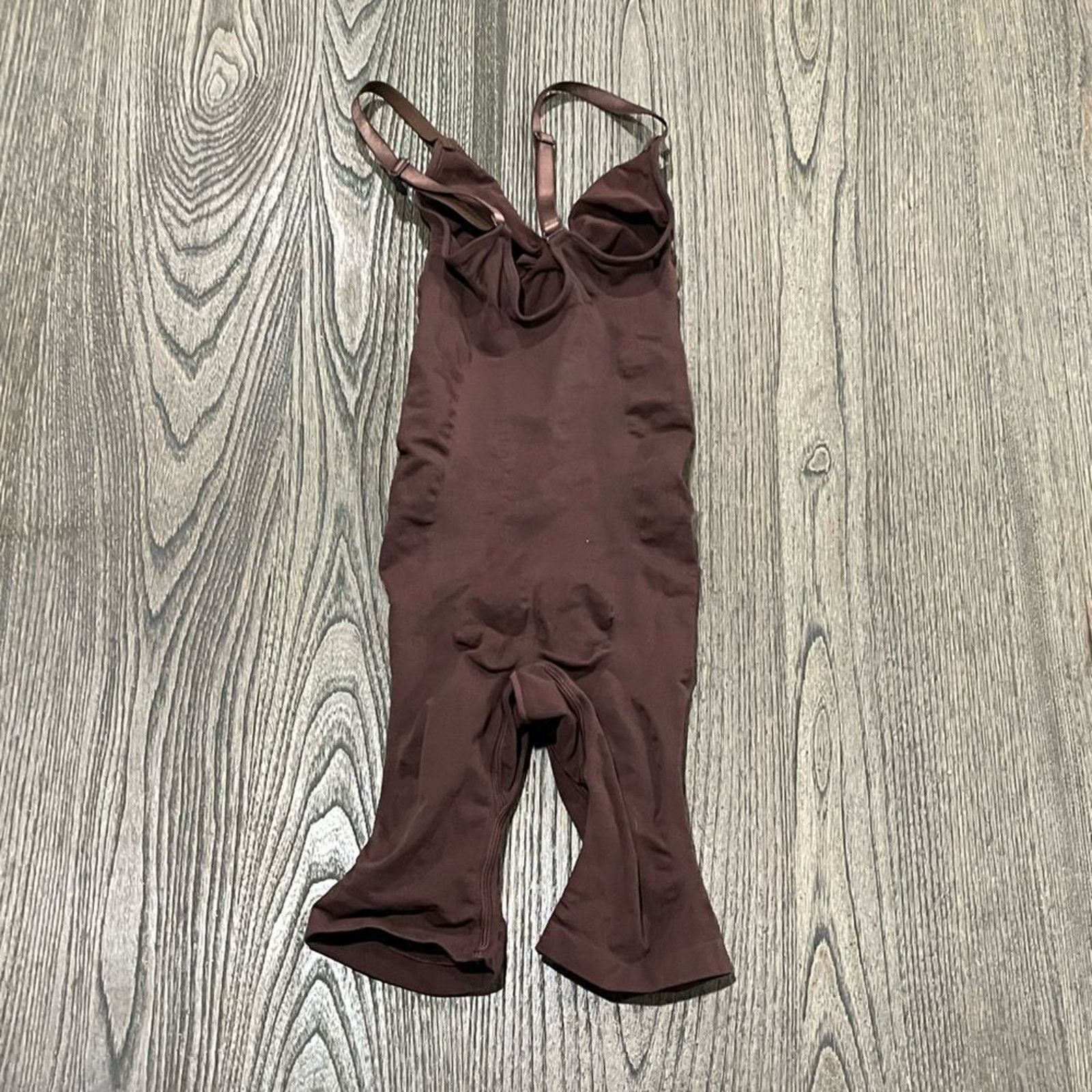 SKIMS NWOT Skims Sculpting Bodysuit Mid Thigh - Size S/M Size S / US 4 / IT 40 - 3 Thumbnail