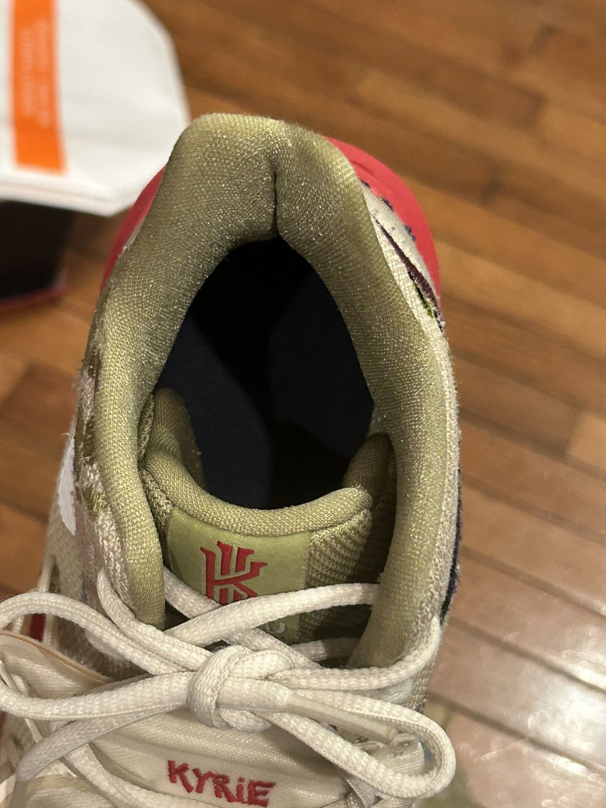 Nike Nike Kyrie 5 x Bandulu Size US 7 / EU 40 - 14 Thumbnail