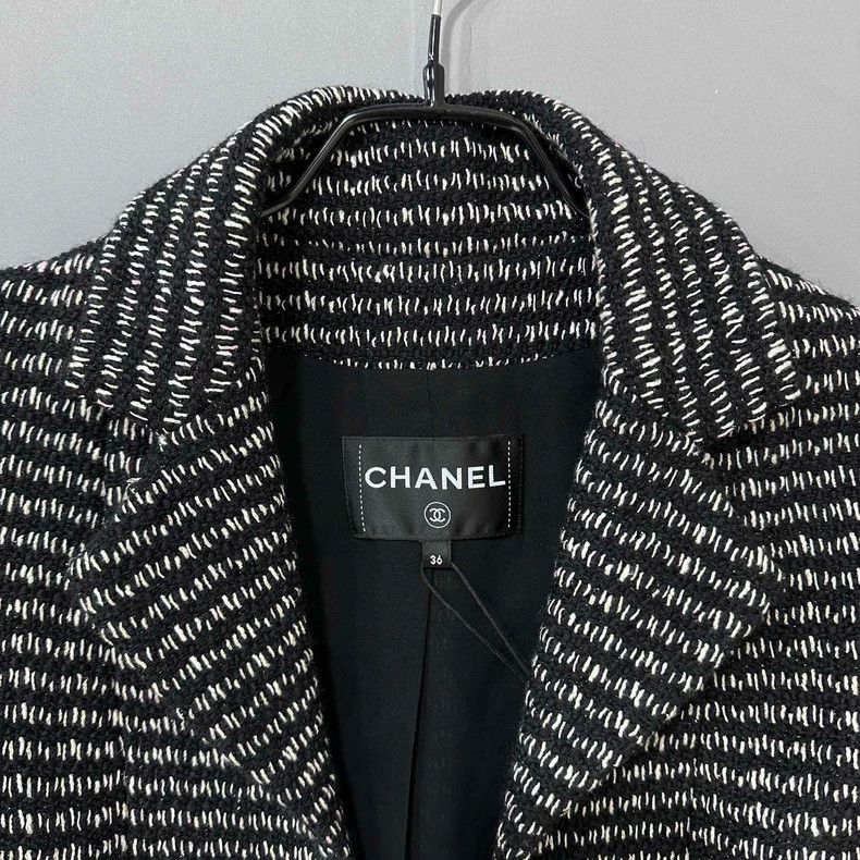 Chanel Chanel Black and white double c button tweed jacket 2504-Ne Size XS / US 0-2 / IT 36-38 - 2 Thumbnail