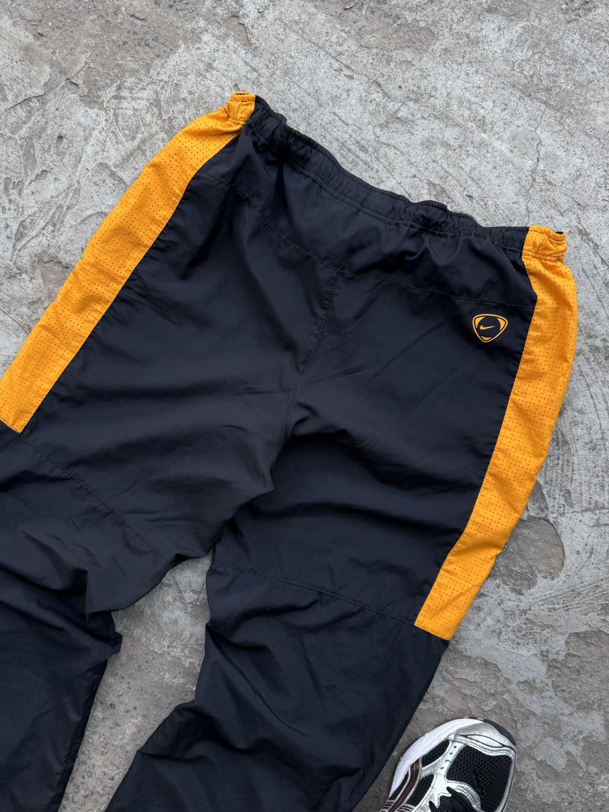 Nike NIKE Y2K SHAKHTAR DONETSK TRACK SOCCER BLOKECORE DRILL PANTS Size US 32 / EU 48 - 9 Thumbnail