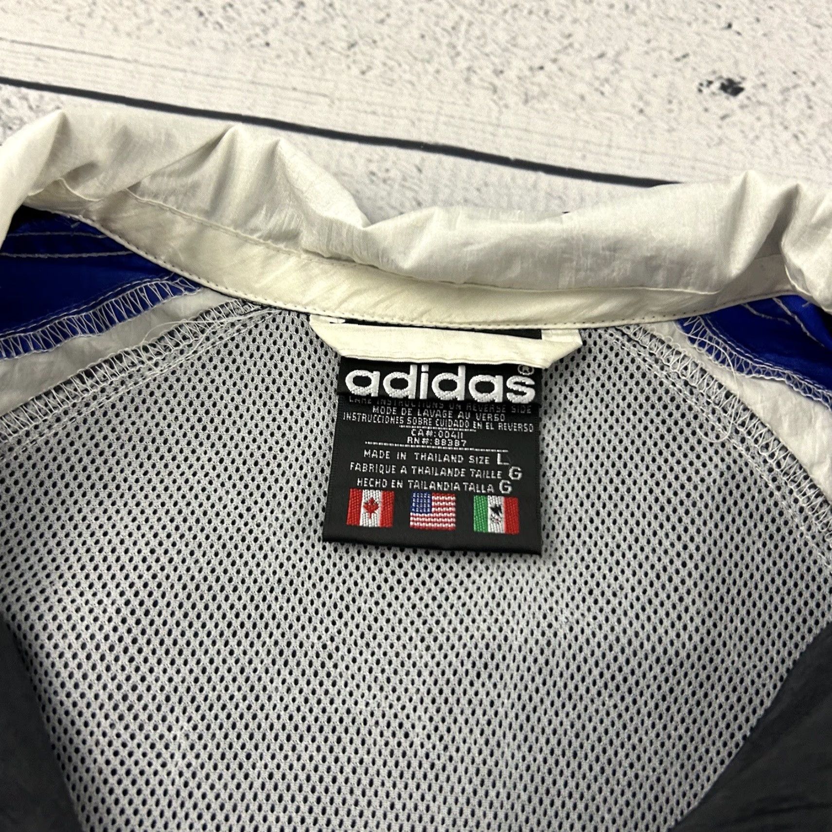 Adidas VINTAGE adidas Full Zip Windbreaker Jacket Mens L Black Blue Windbreaker 90s Full Zip Nike Size US L / EU 52-54 / 3 - 2 Thumbnail