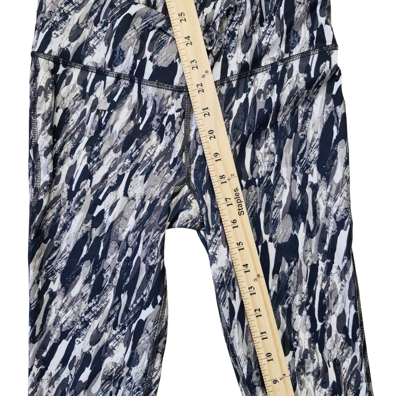 Under Armour Under Armour Leggings Size S Black & White Abstract Tights Size 27" / US 4 / IT 40 - 4 Thumbnail
