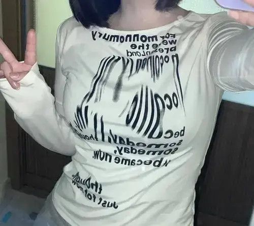 Japanese Brand × Vintage Graffiti Letter Print T Shirt Women Slim Size ONE SIZE - 4 Thumbnail