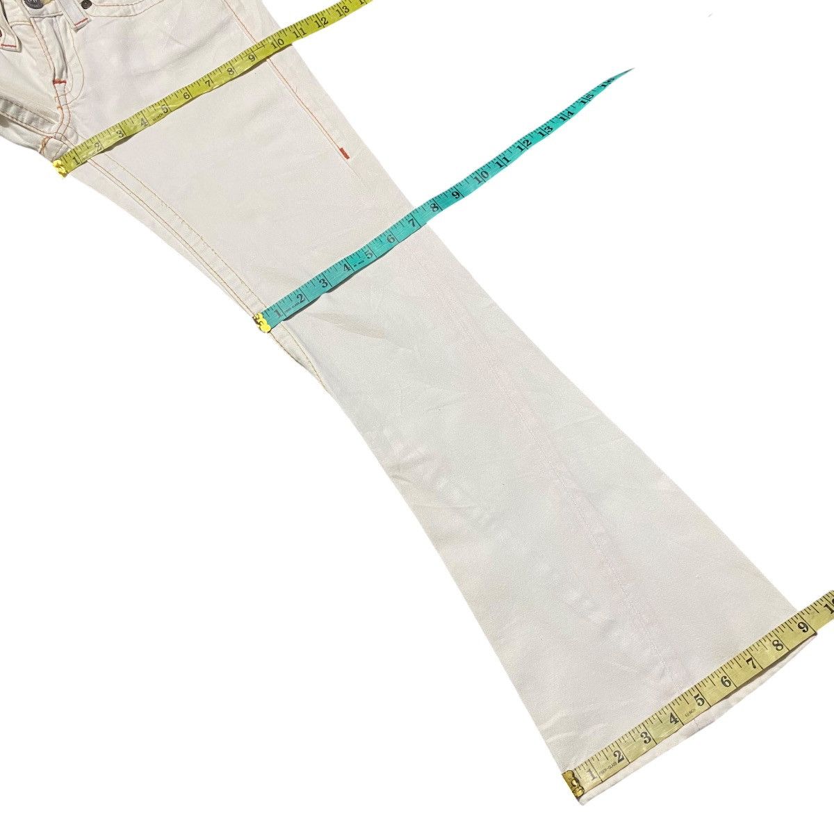 True Religion True Religion Off White Denim Flare Jeans Size 26" / US 2 / IT 38 - 18 Thumbnail