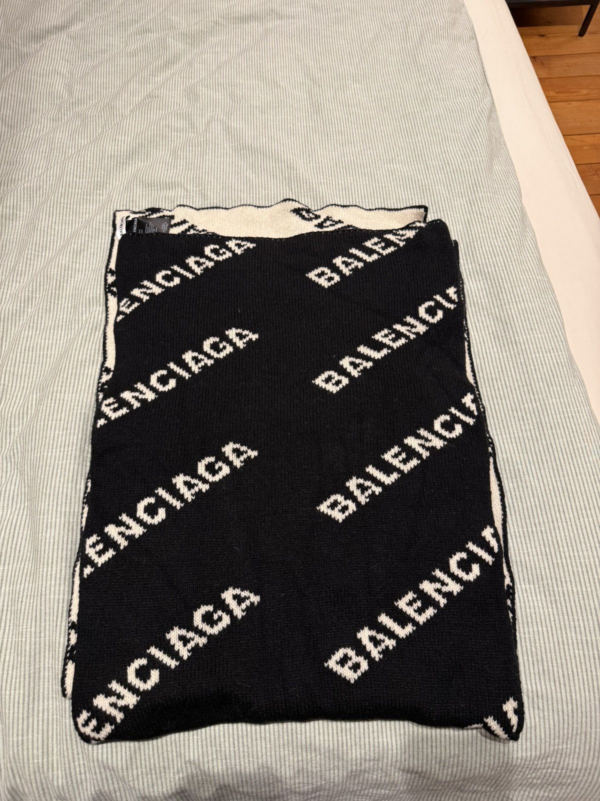 Balenciaga Virgin Wool All-Over Logo Scarf Size ONE SIZE - 2 Thumbnail