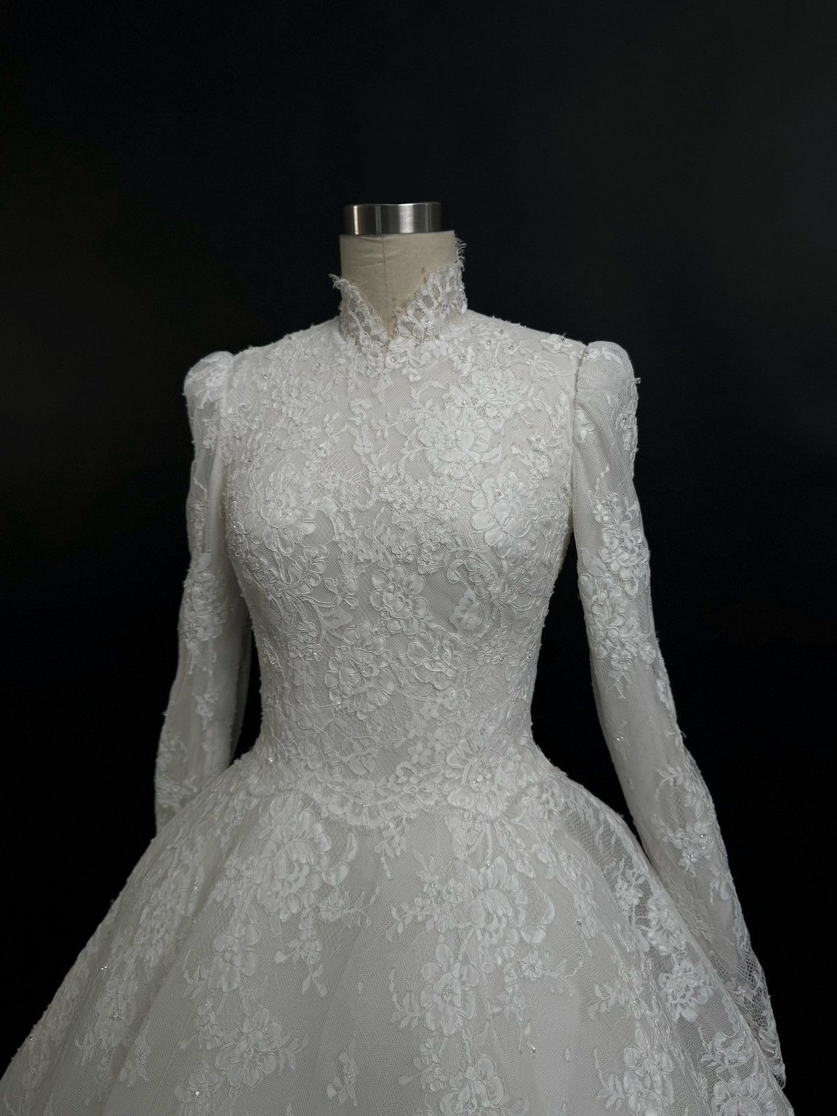 Other Preloved US 2 Anna Augusta French Corded Lace Bridal Gown Size XS / US 0-2 / IT 36-38 - 3 Thumbnail