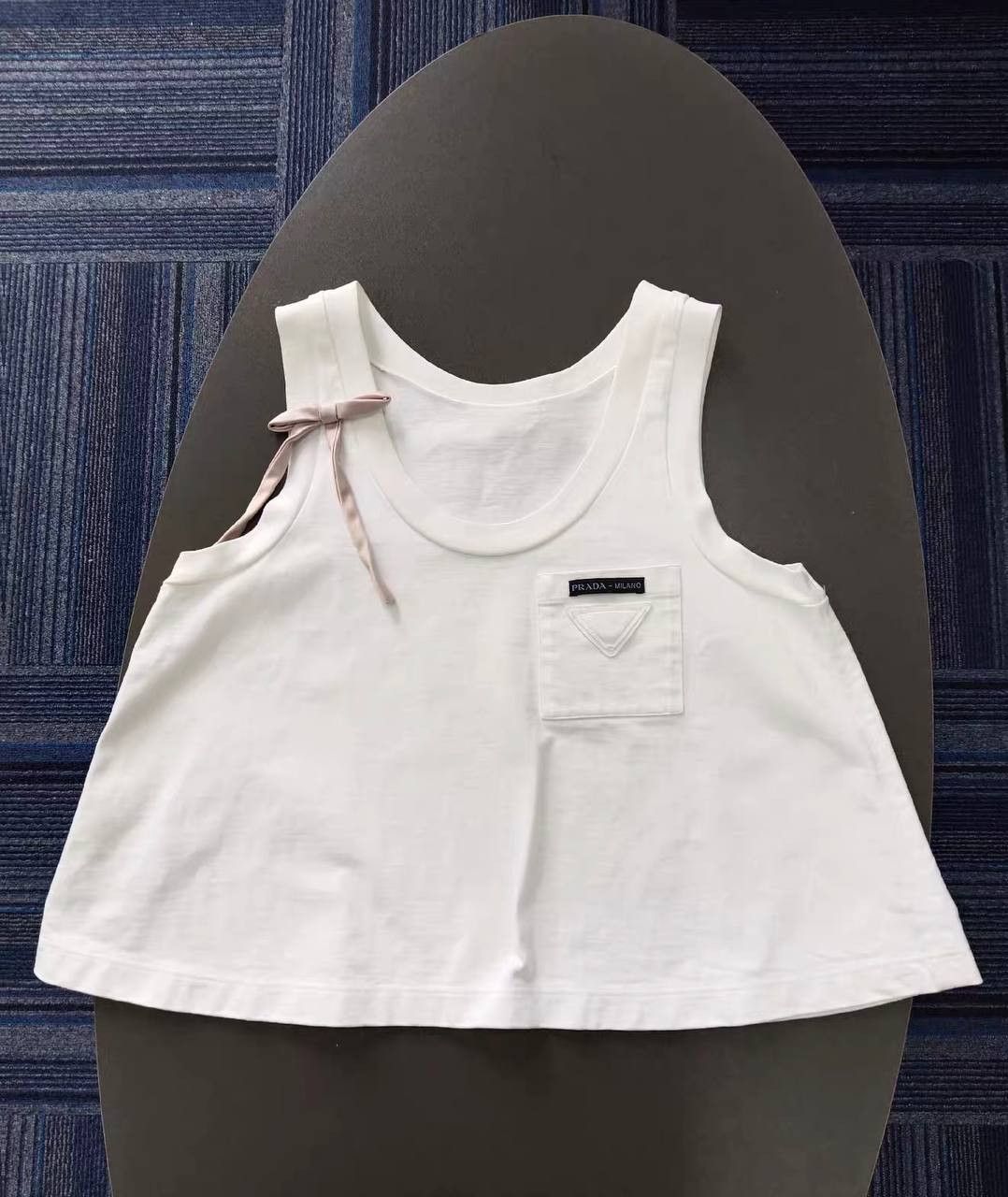 Prada Prada vest with a triangle logo Size S / US 4 / IT 40 - 1 Thumbnail