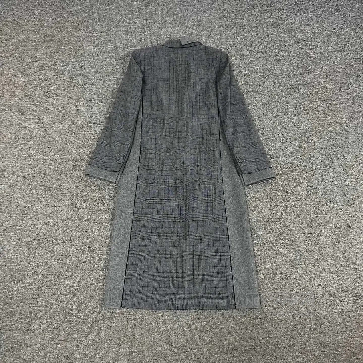 Fendi gray long wool coat with unique collar. Size US M / EU 48-50 / 2 - 4 Thumbnail