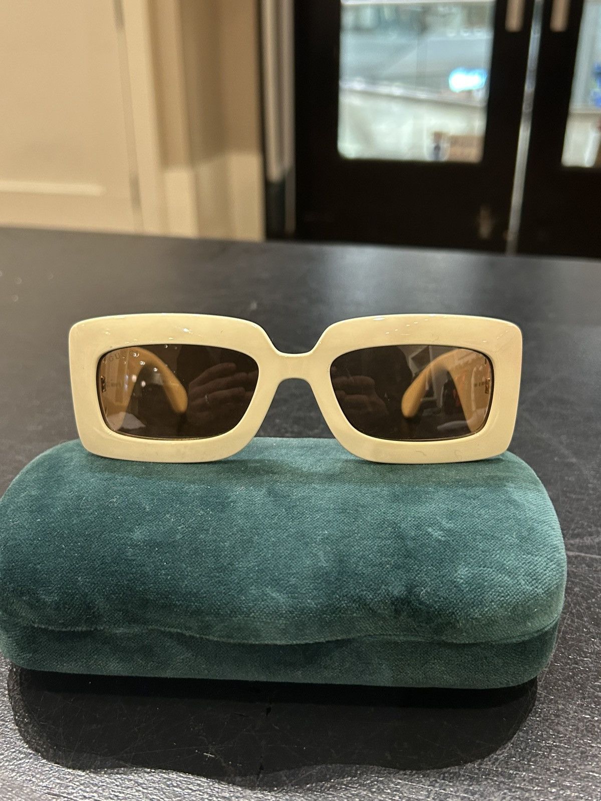 Gucci Gucci Ivory Sunglasses Size ONE SIZE - 2 Thumbnail