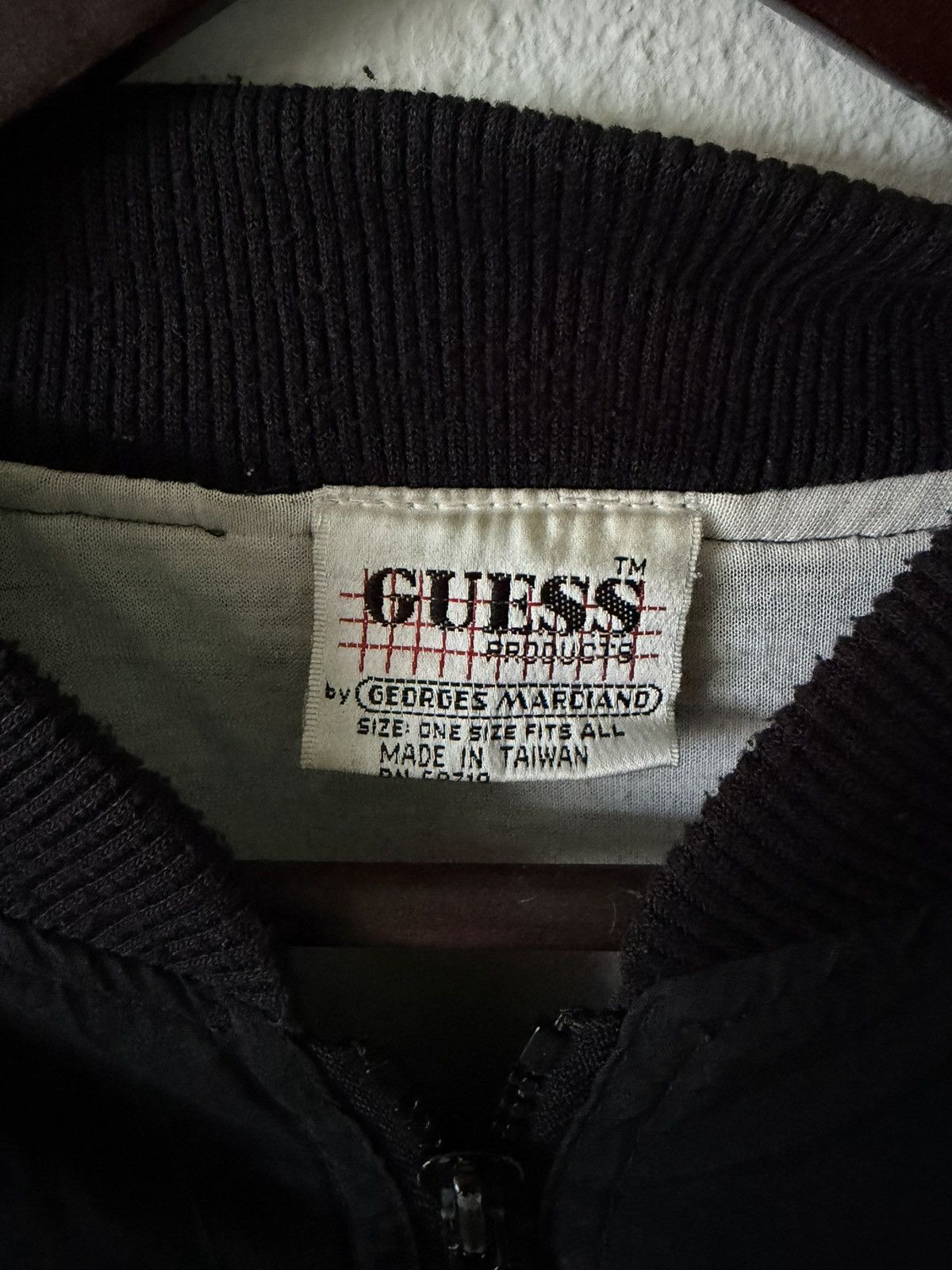 Guess Rare Vintage Guess Nylon Bomber Jacket Size US L / EU 52-54 / 3 - 3 Thumbnail