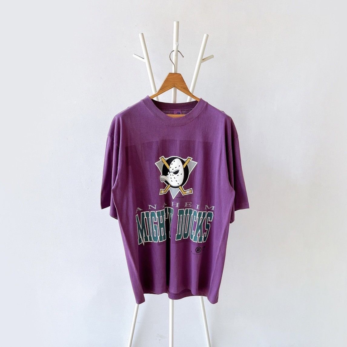 Vintage 90s Mighty Ducks of Anaheim NHL t-shirt/ XL Size US XL / EU 56 / 4 - 1 Thumbnail