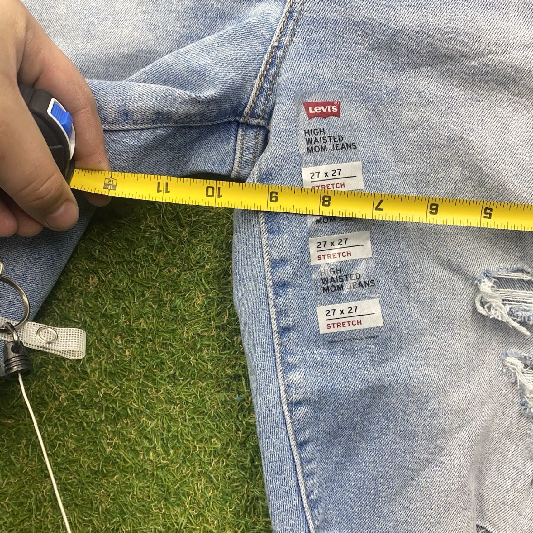 Levi's VINTAGE Levi's Silvertab Jeans Womens 27 High Waisted Mom Shorts 90s Retro Distressed NWT Blue 100% Cotton Jeans Womens Size 27" / US 4 / IT 40 - 6 Thumbnail