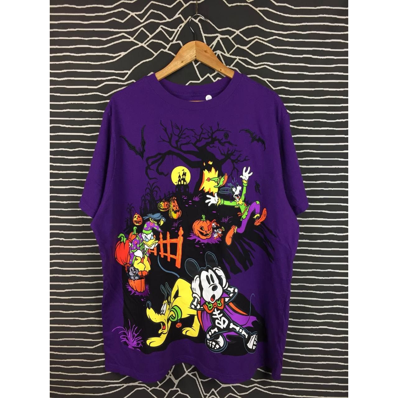 Cartoon Network Aulani Disney Resort Mickey Mouse And Friends Halloween Tee Size US XXL / EU 58 / 5 - 1 Thumbnail