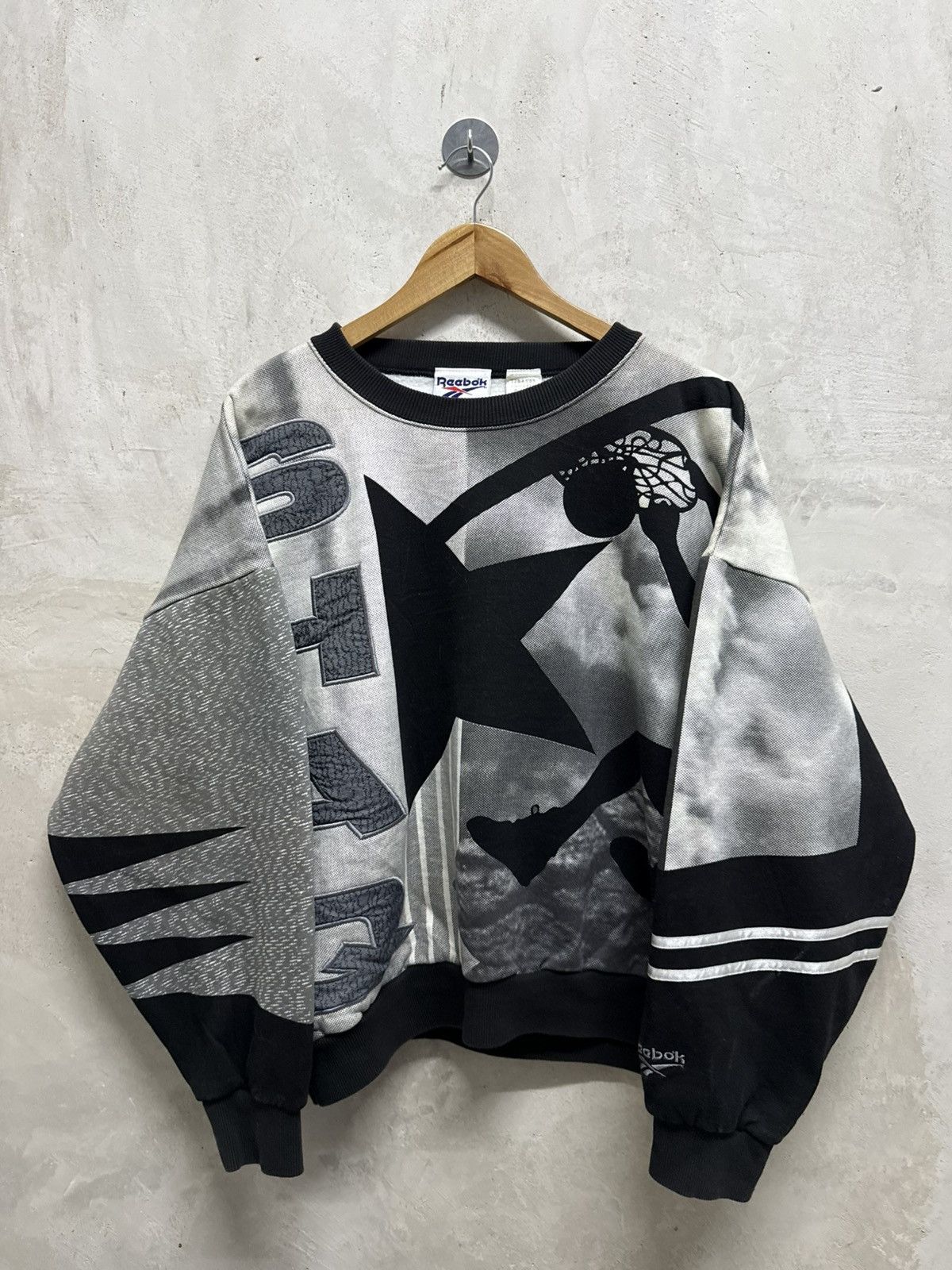 Vintage 90s Reebok SHAQ #32 Over Print Baggy Sweatshirt